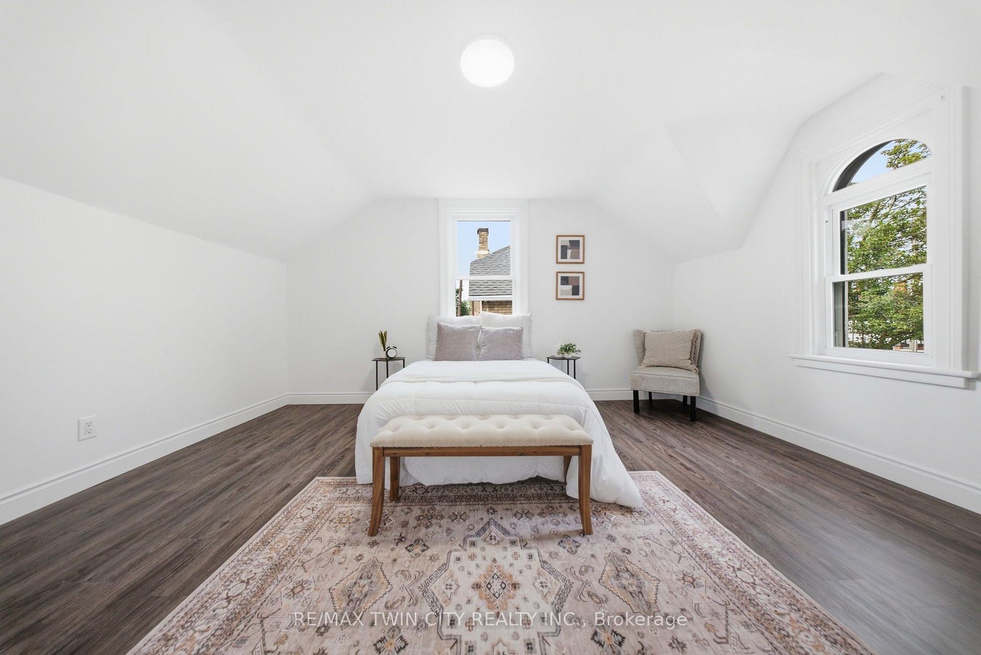 Photo 22 of 42 Peel Street, Brantford, Victoria/Arthur — HOMEH