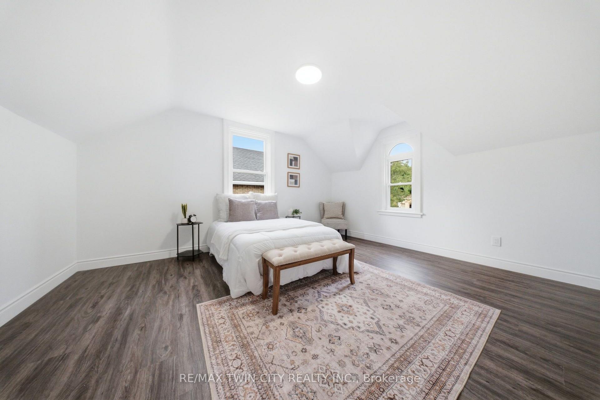 Photo 23 of 42 Peel Street, Brantford, Victoria/Arthur — HOMEH