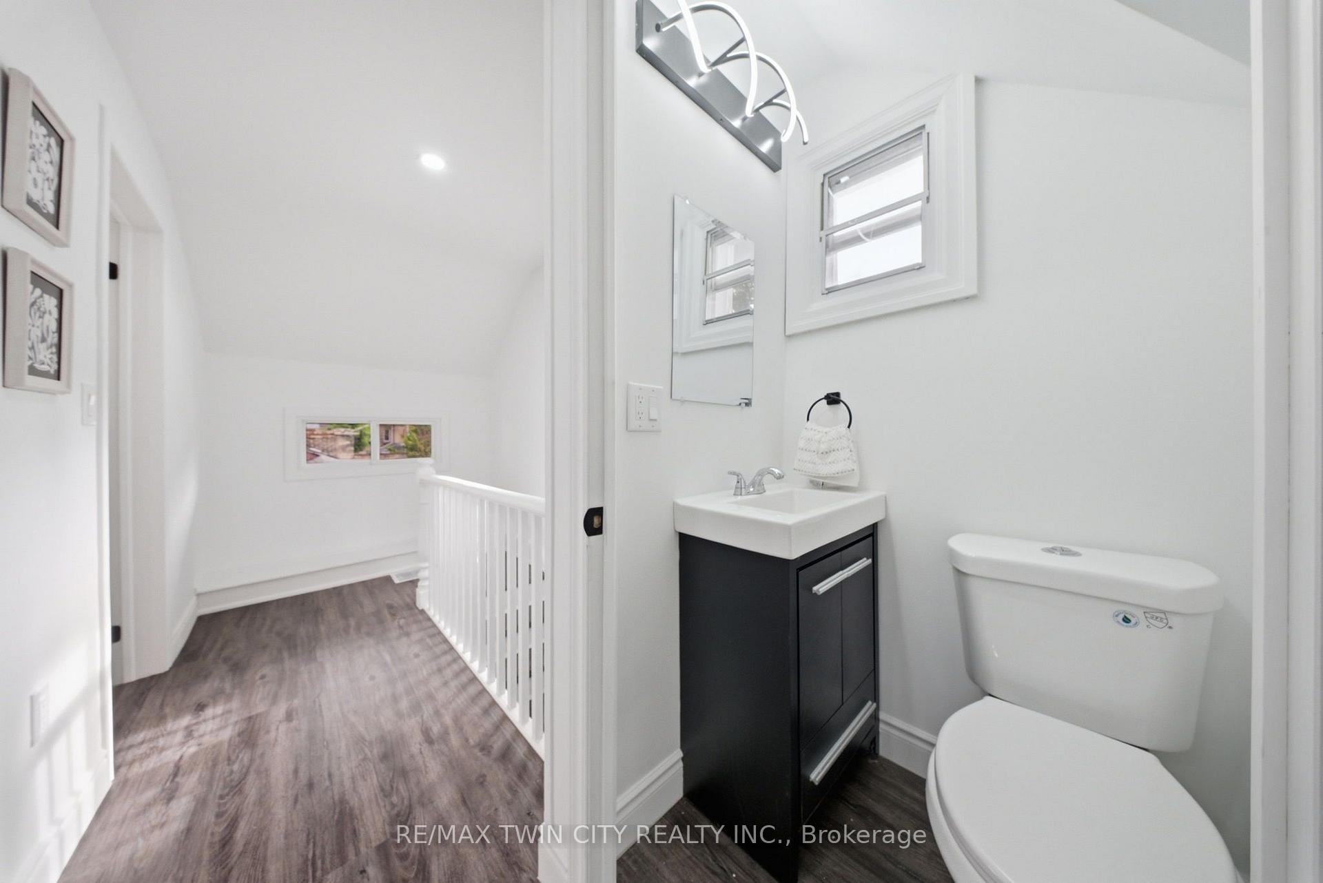 Photo 25 of 42 Peel Street, Brantford, Victoria/Arthur — HOMEH
