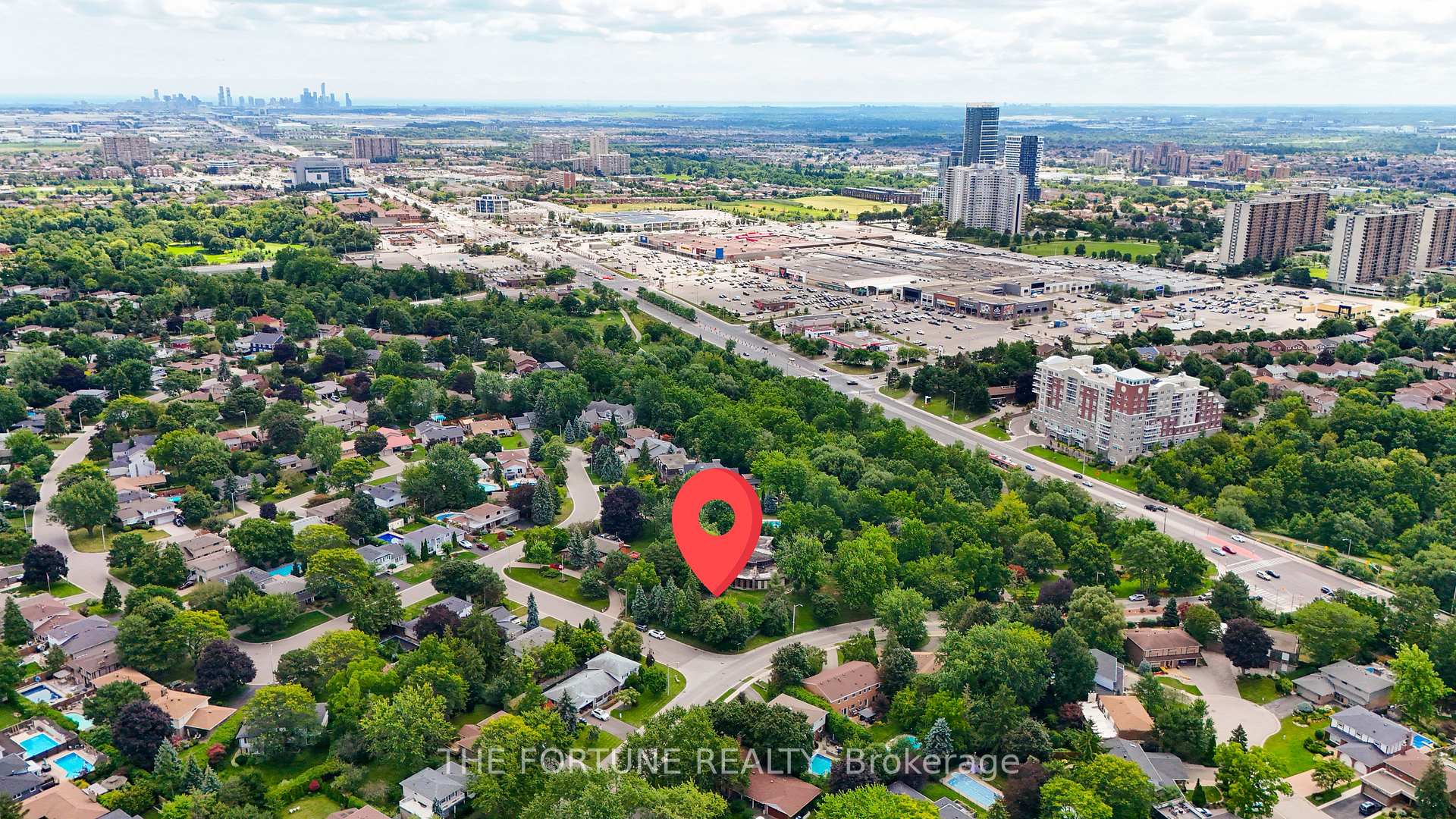 Photo 2 of 58 Parkview Place, Brampton, Brampton East — HOMEH