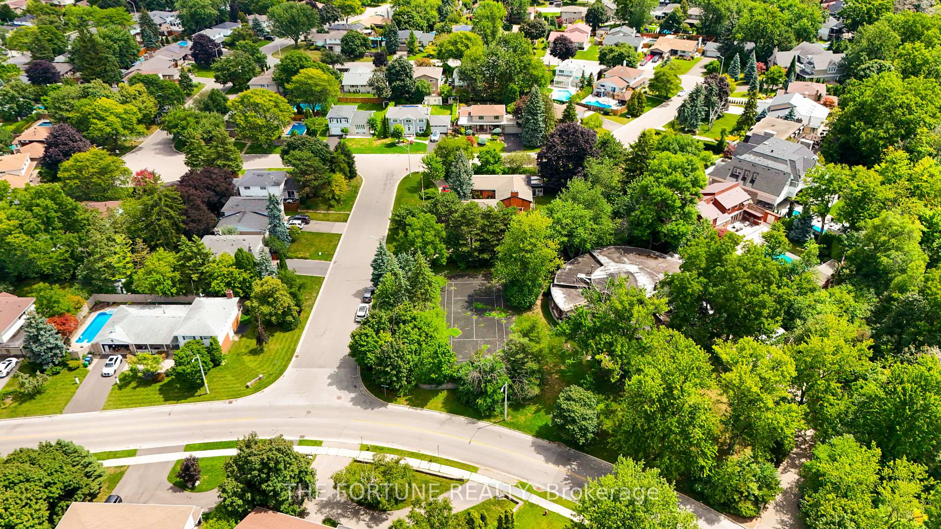 Photo 10 of 58 Parkview Place, Brampton, Brampton East — HOMEH