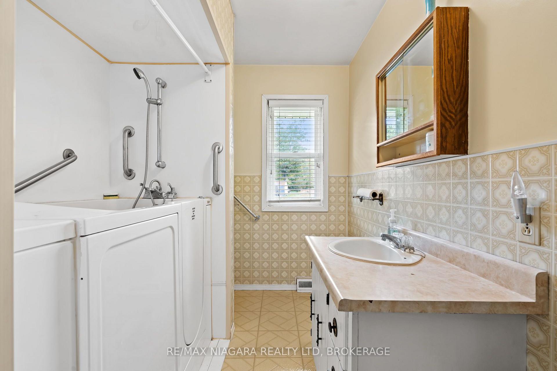 Photo 10 of 256 Kingsway Street, Welland, Dain City — HOMEH