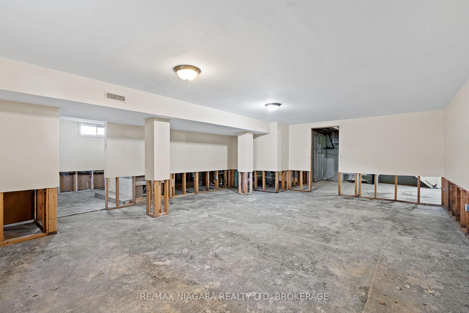 Photo 14 of 256 Kingsway Street, Welland, Dain City — HOMEH