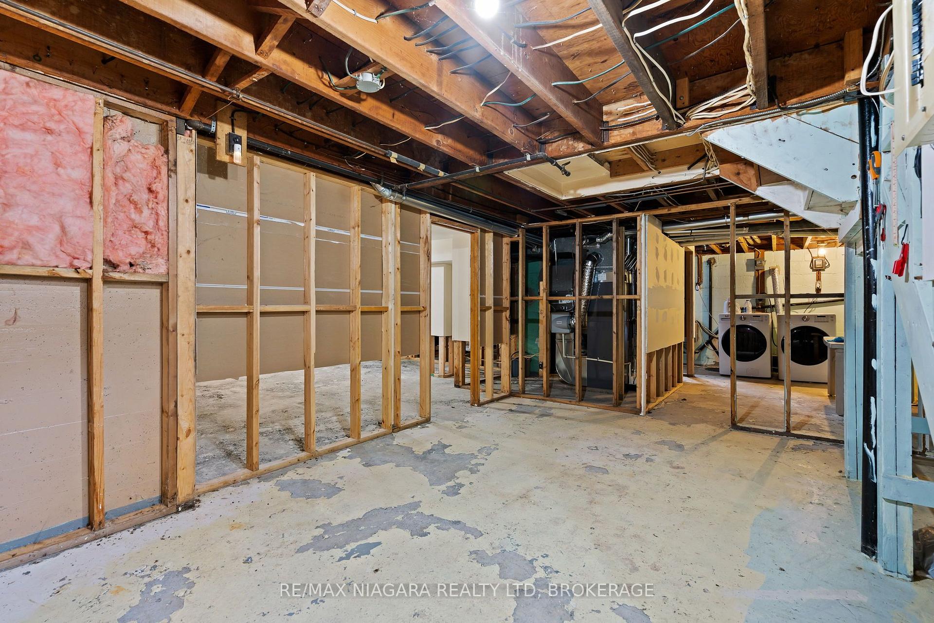 Photo 15 of 256 Kingsway Street, Welland, Dain City — HOMEH