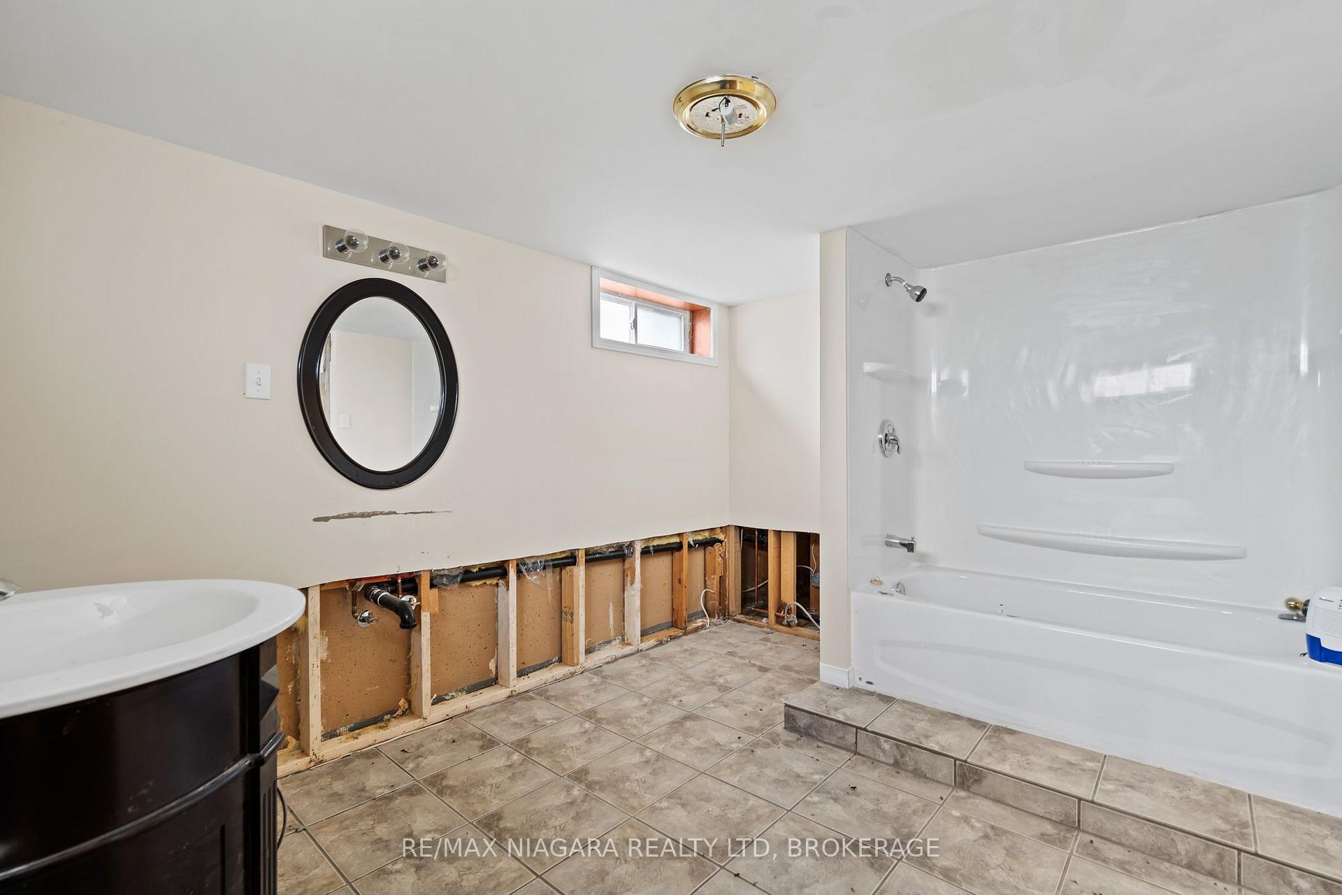 Photo 16 of 256 Kingsway Street, Welland, Dain City — HOMEH