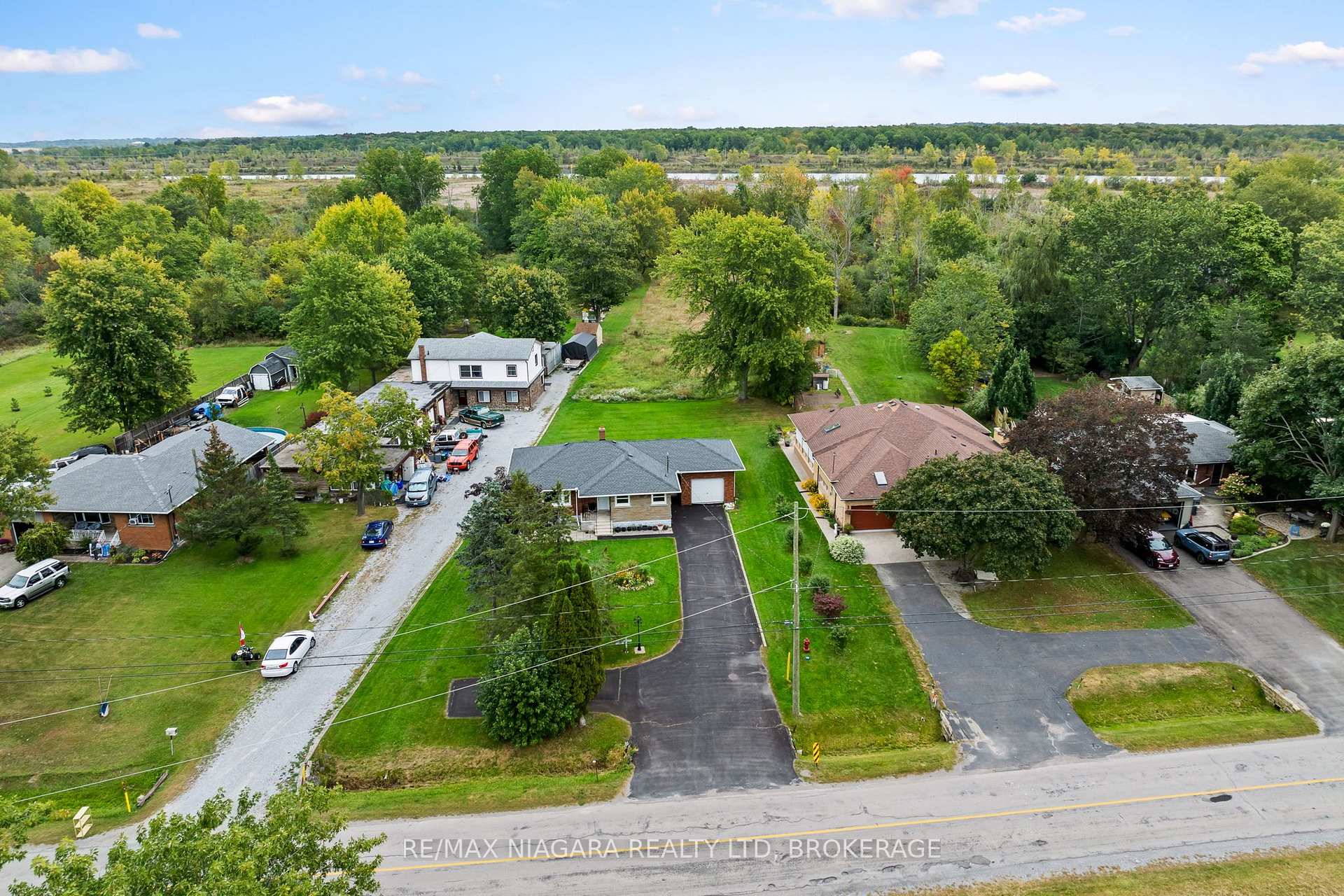 Photo 21 of 256 Kingsway Street, Welland, Dain City — HOMEH