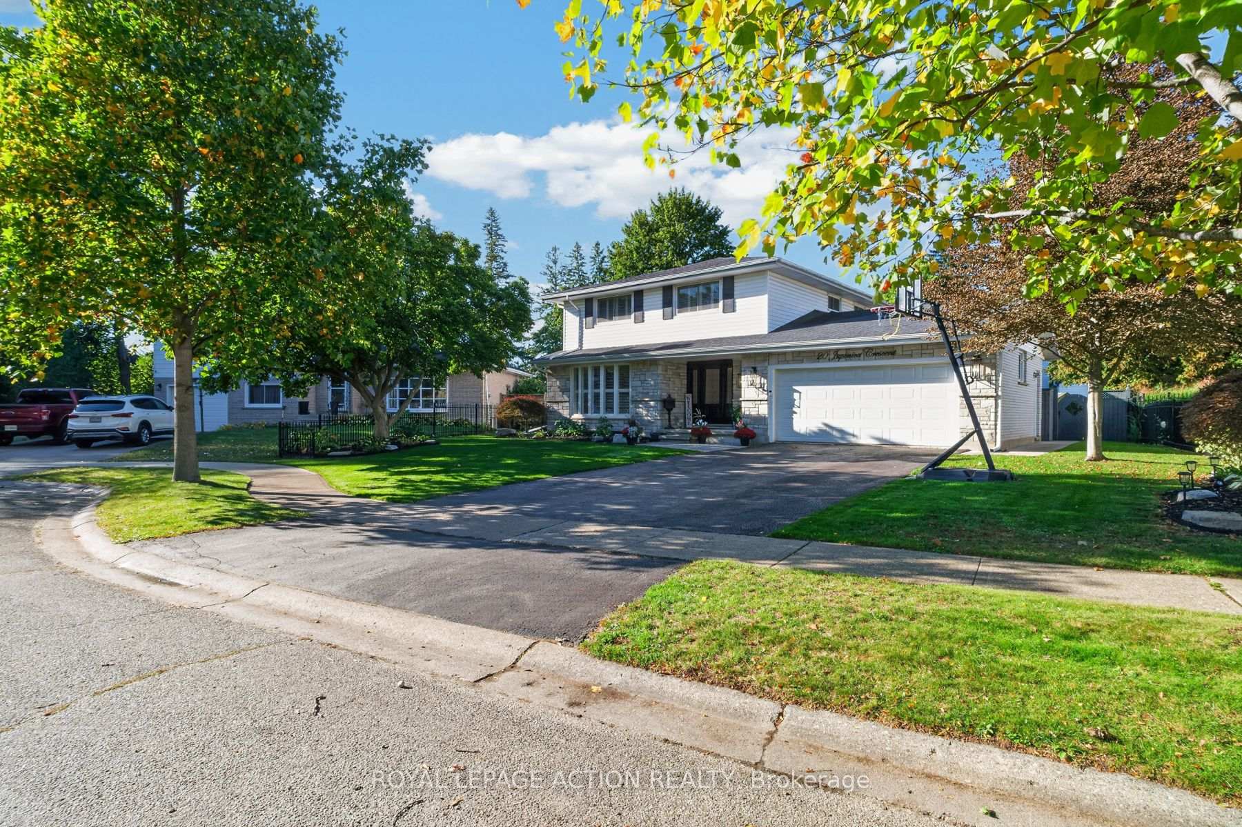 Photo 2 of 20 Japonica Crescent, Brantford, Henderson-Sky Acres — HOMEH