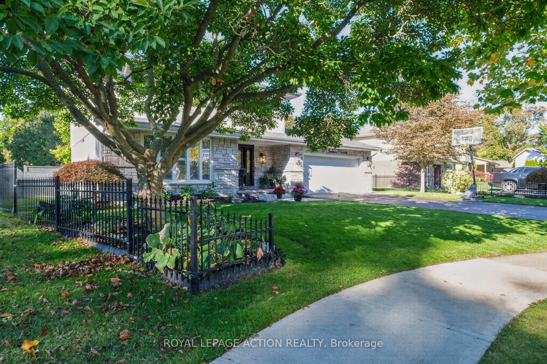 Photo 4 of 20 Japonica Crescent, Brantford, Henderson-Sky Acres — HOMEH