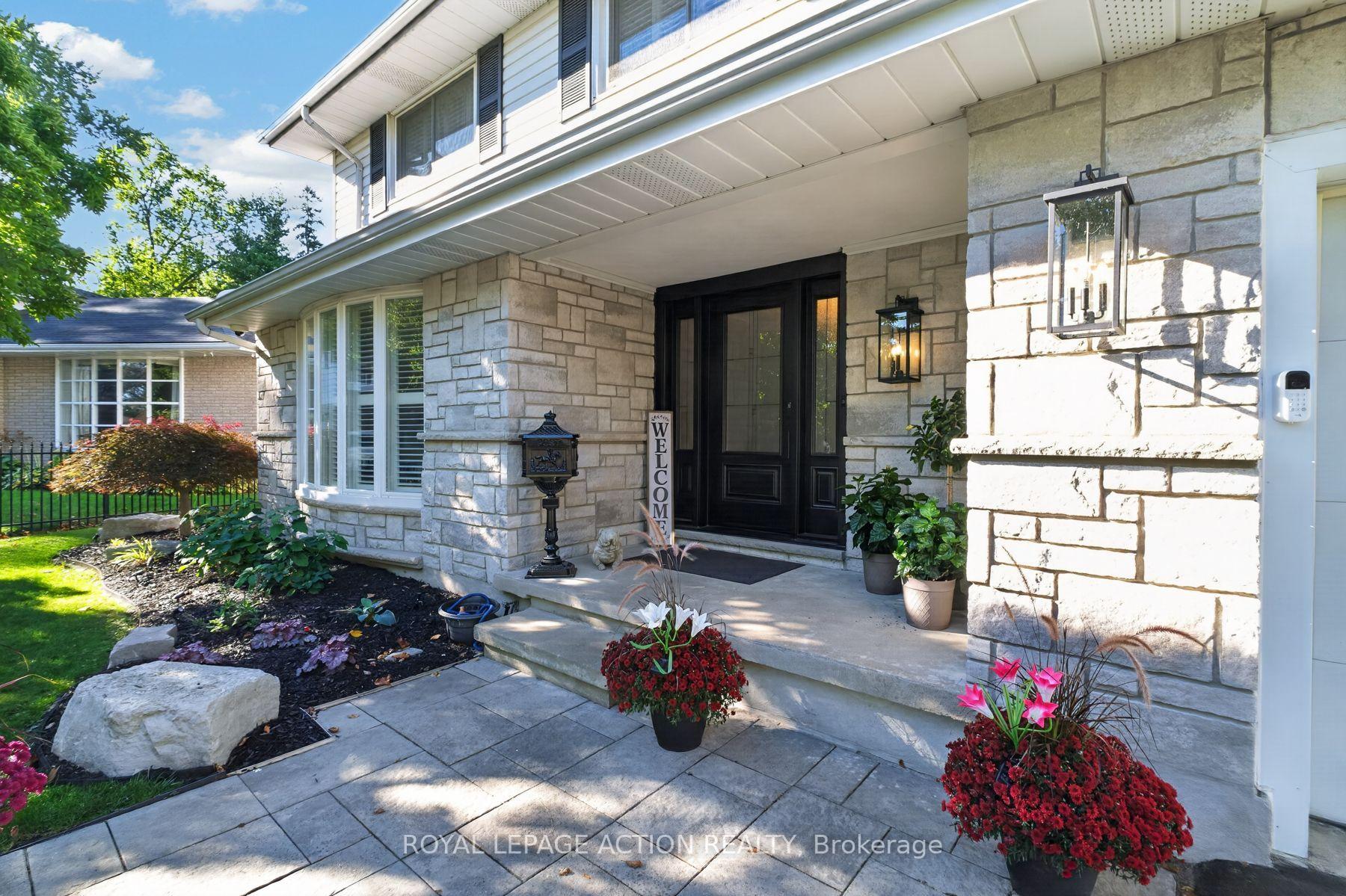 Photo 5 of 20 Japonica Crescent, Brantford, Henderson-Sky Acres — HOMEH