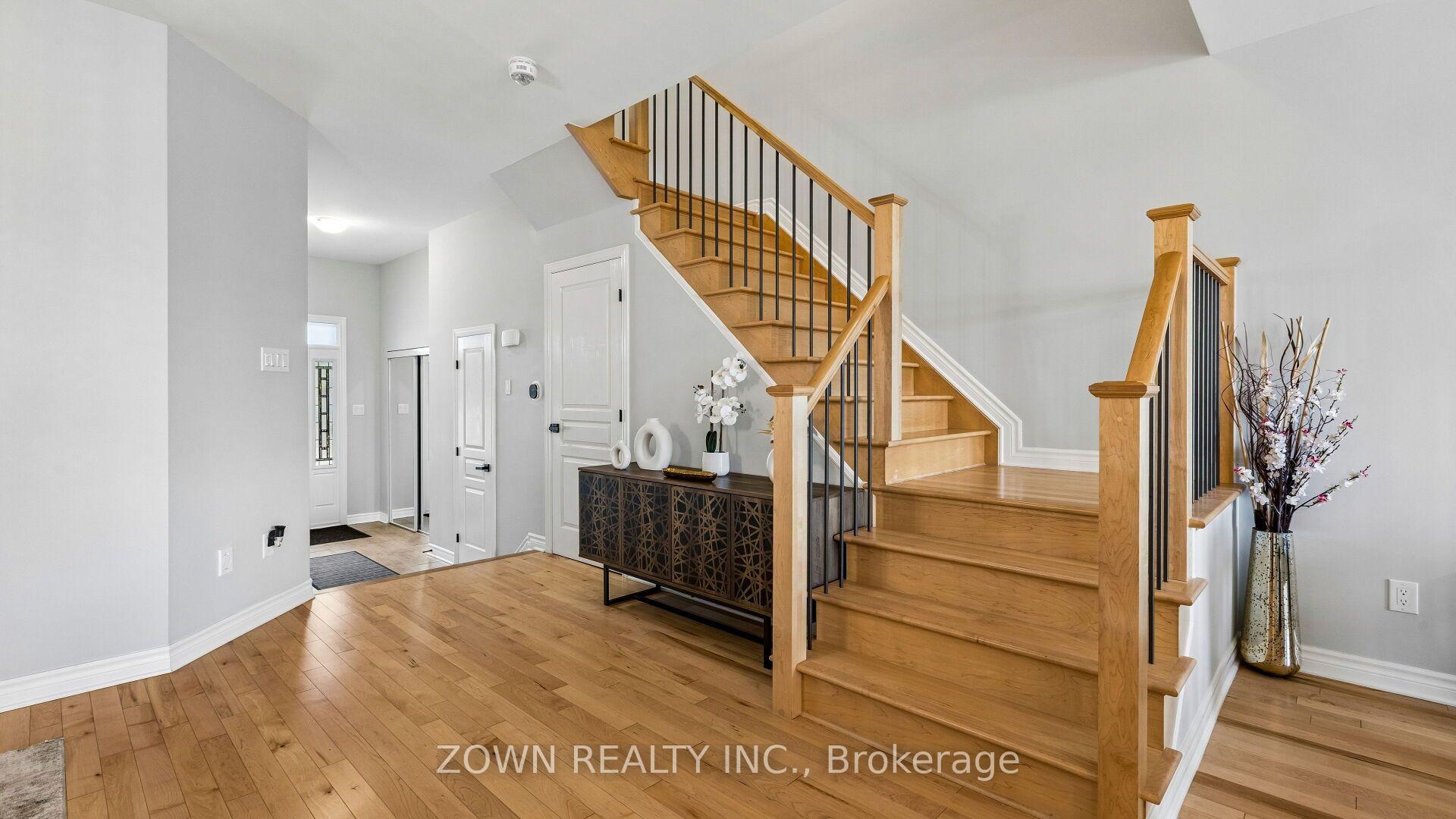 Photo 3 of 233 Sittelle Private, Ottawa, Fallingbrook/Gardenway South — HOMEH