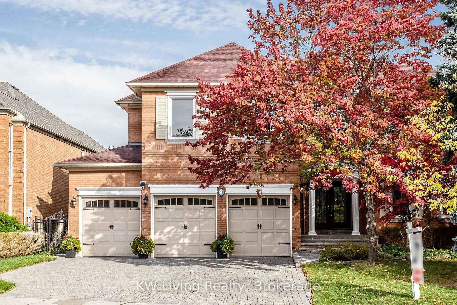 Photo 3 of 53 Brookshill Crescent, Richmond Hill, Bayview Hill — HOMEH