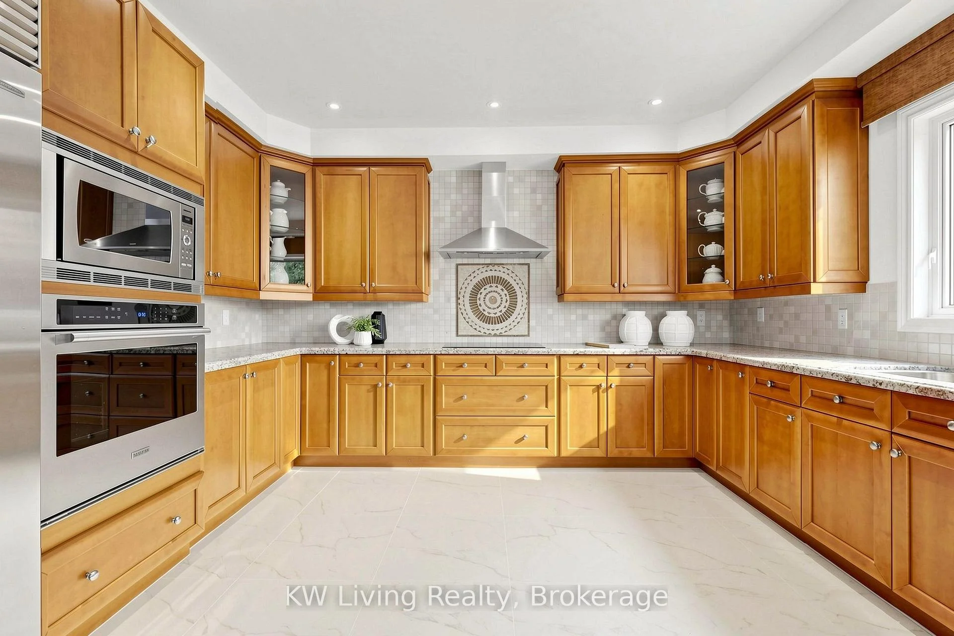 Photo 36 of 53 Brookshill Crescent, Richmond Hill, Bayview Hill — HOMEH