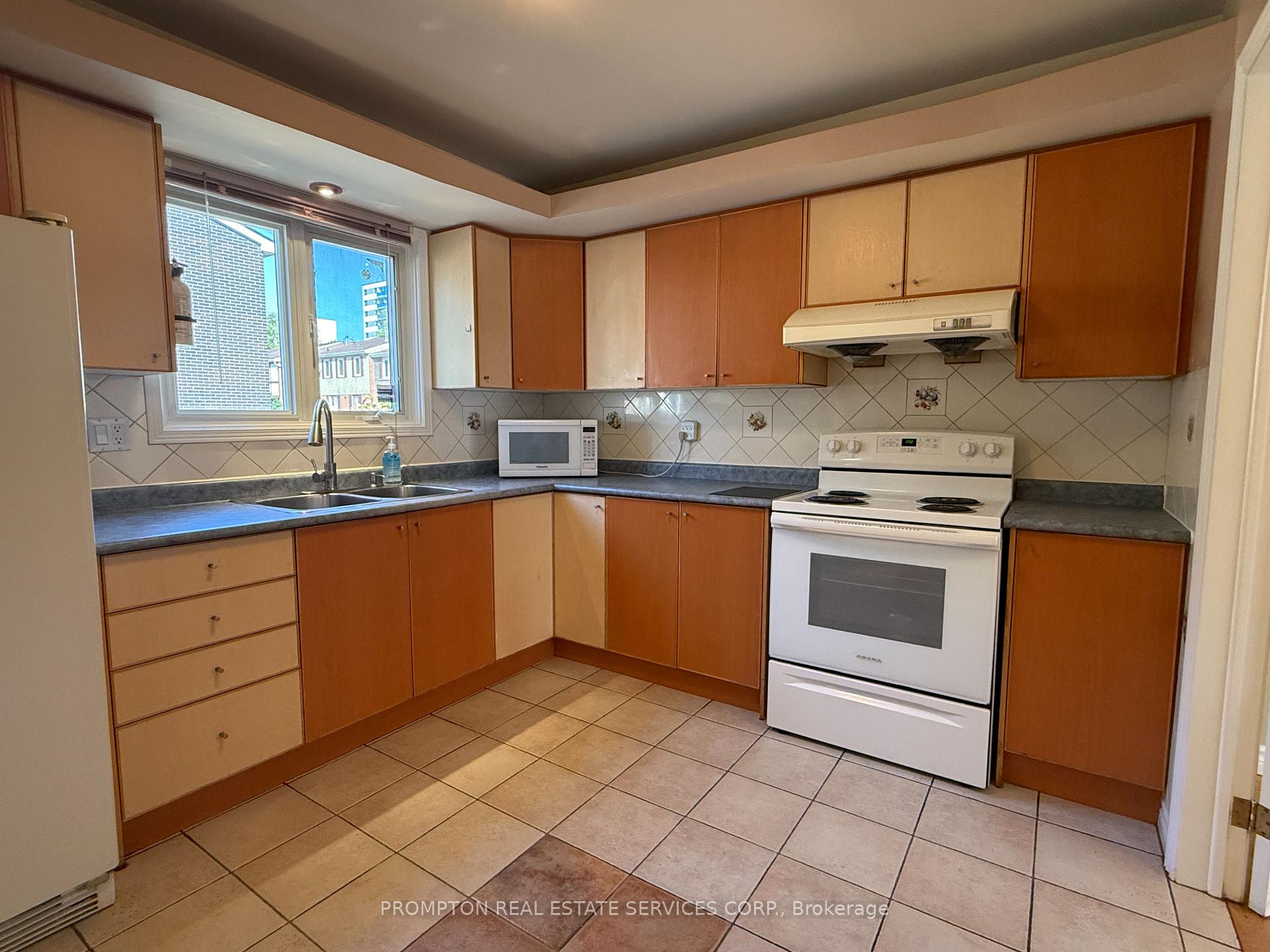 Photo 3 of Unit 42, 270 Timberbank Boulevard, Scarborough, L'Amoreaux — HOMEH