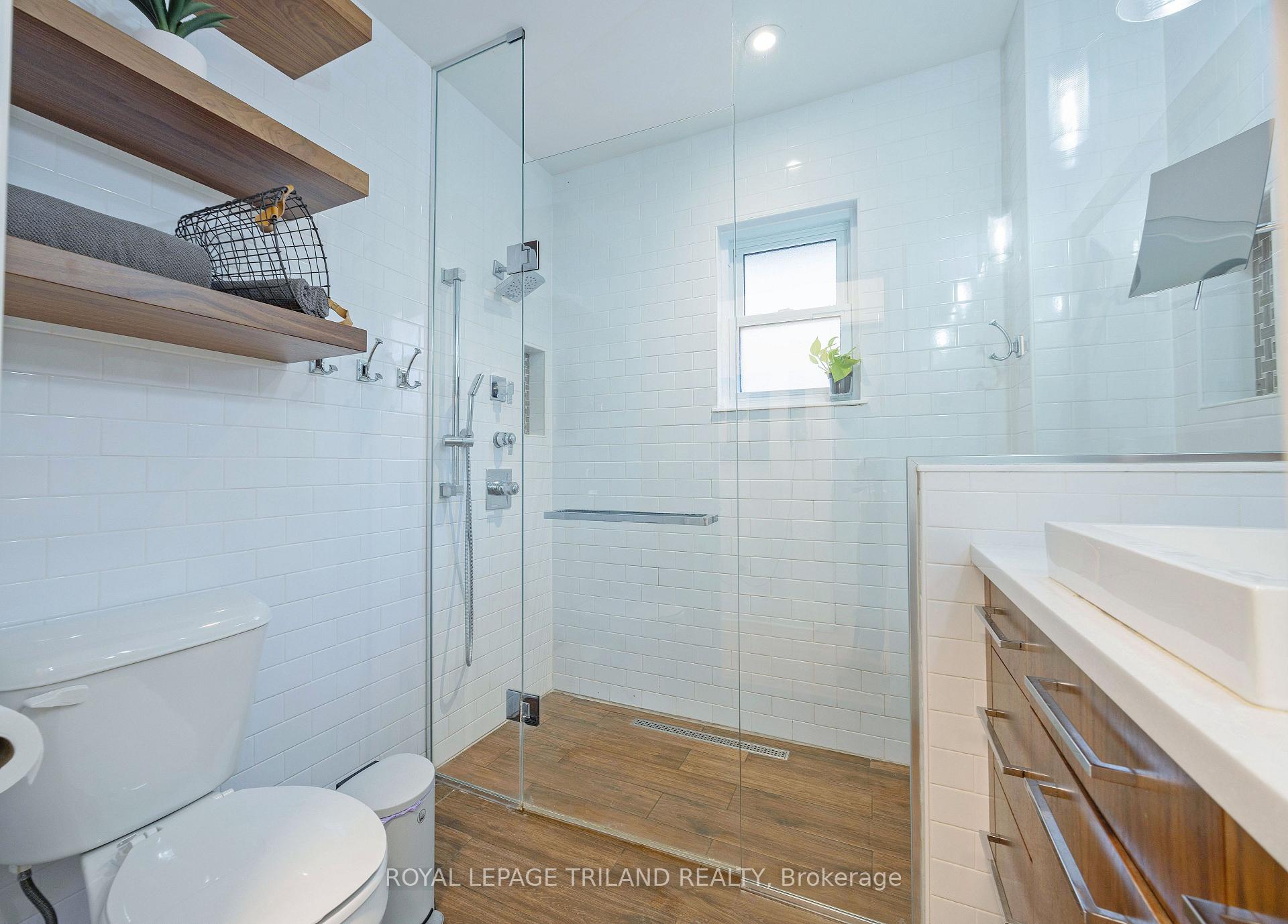 Photo 18 of 8 McKenzie Avenue, London, South F — HOMEH