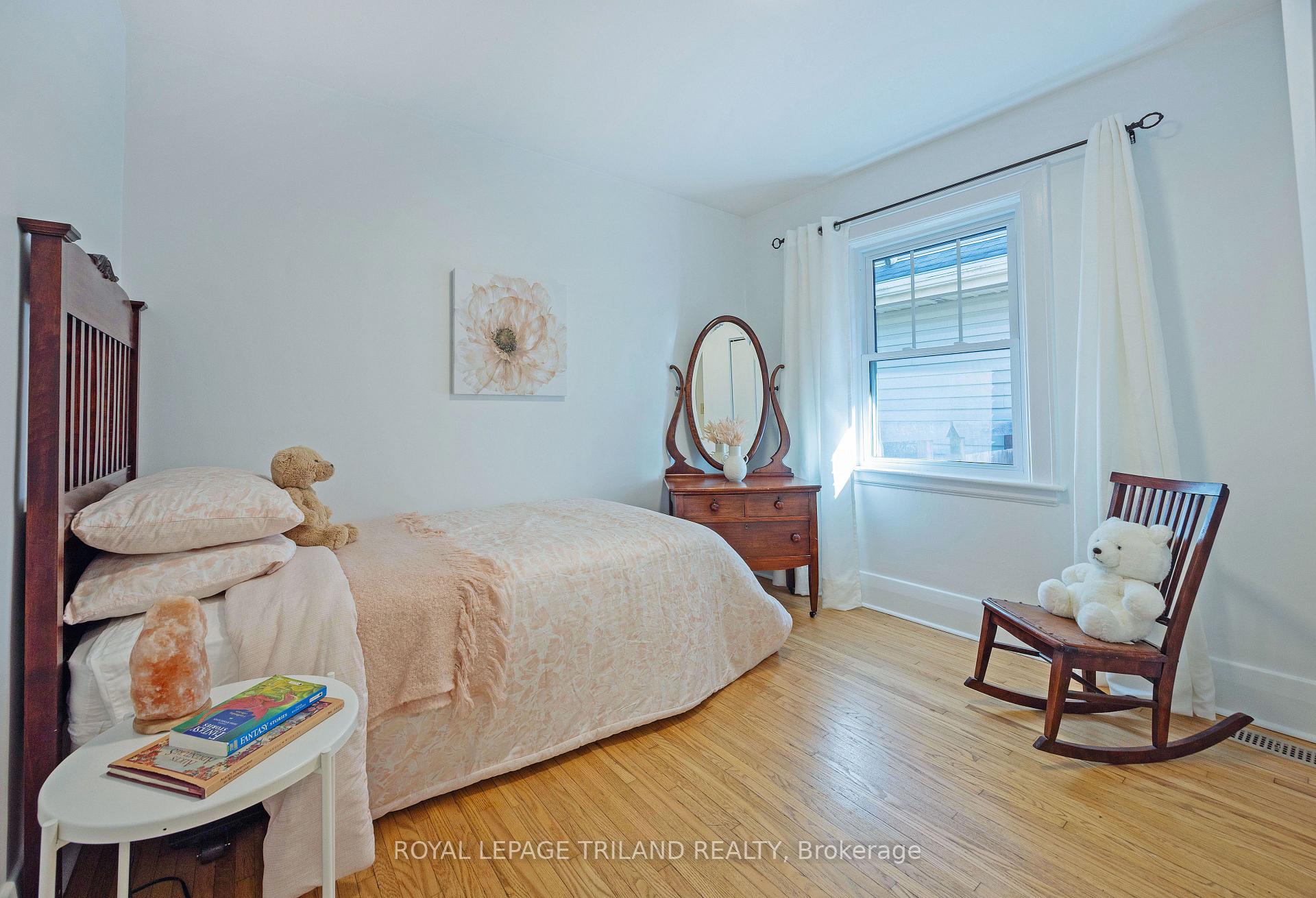 Photo 19 of 8 McKenzie Avenue, London, South F — HOMEH