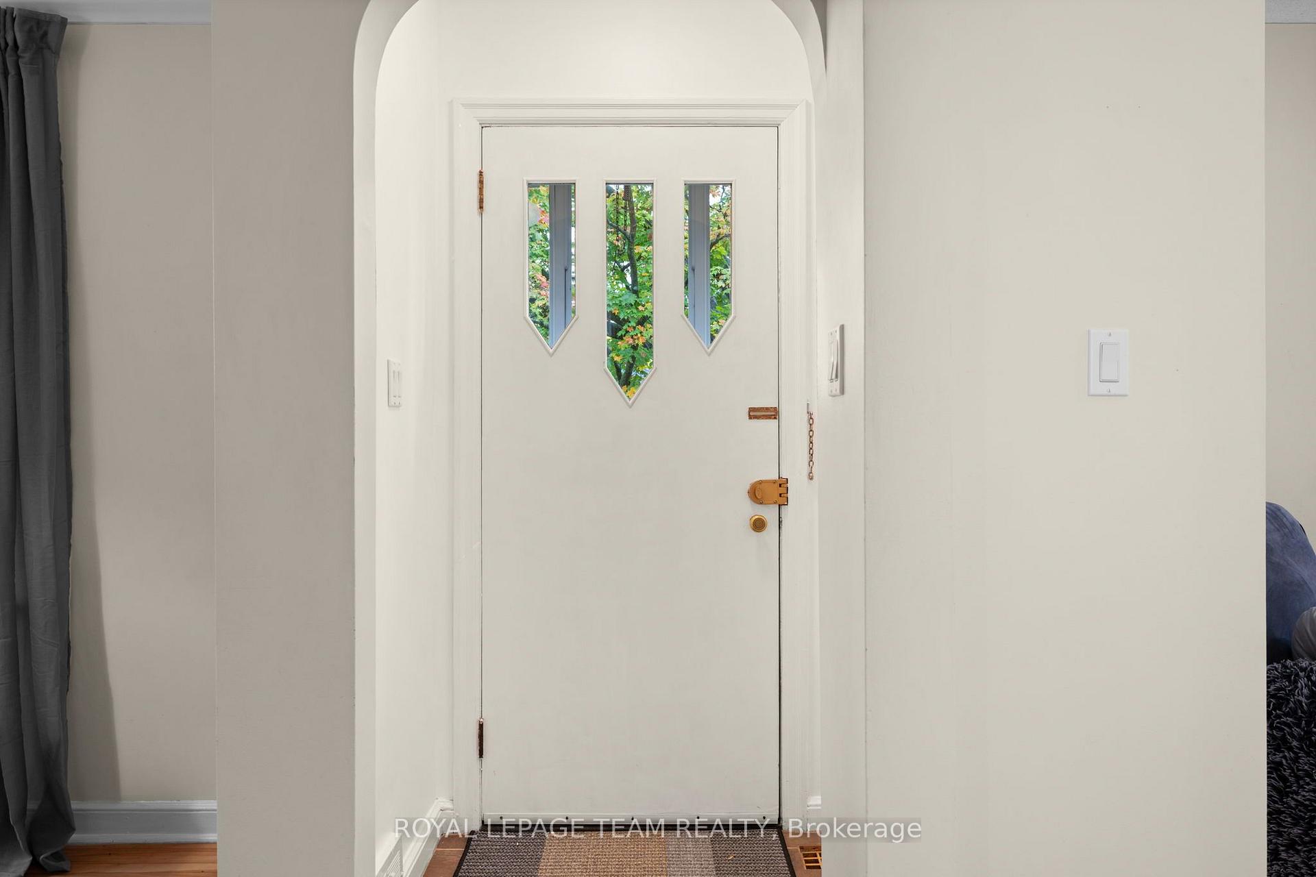 Photo 3 of 1272 Livingstone Avenue, Ottawa, Alta Vista — HOMEH