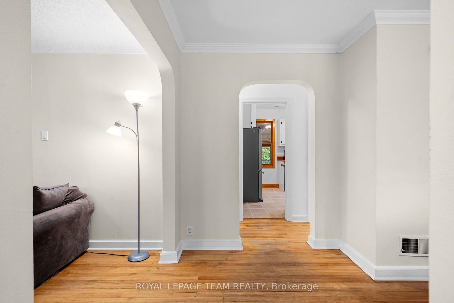 Photo 4 of 1272 Livingstone Avenue, Ottawa, Alta Vista — HOMEH