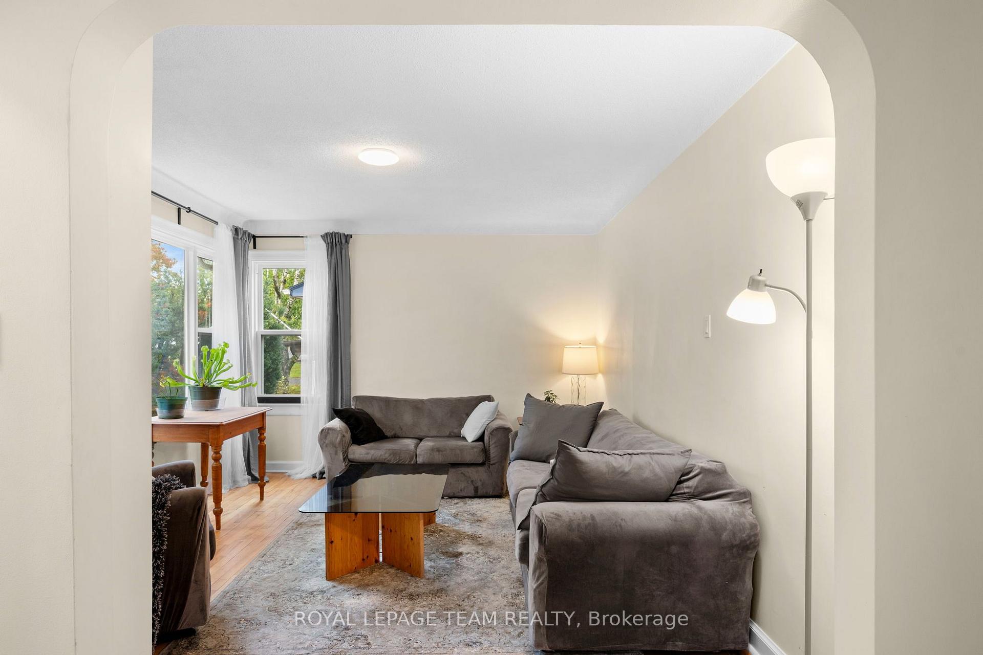 Photo 5 of 1272 Livingstone Avenue, Ottawa, Alta Vista — HOMEH