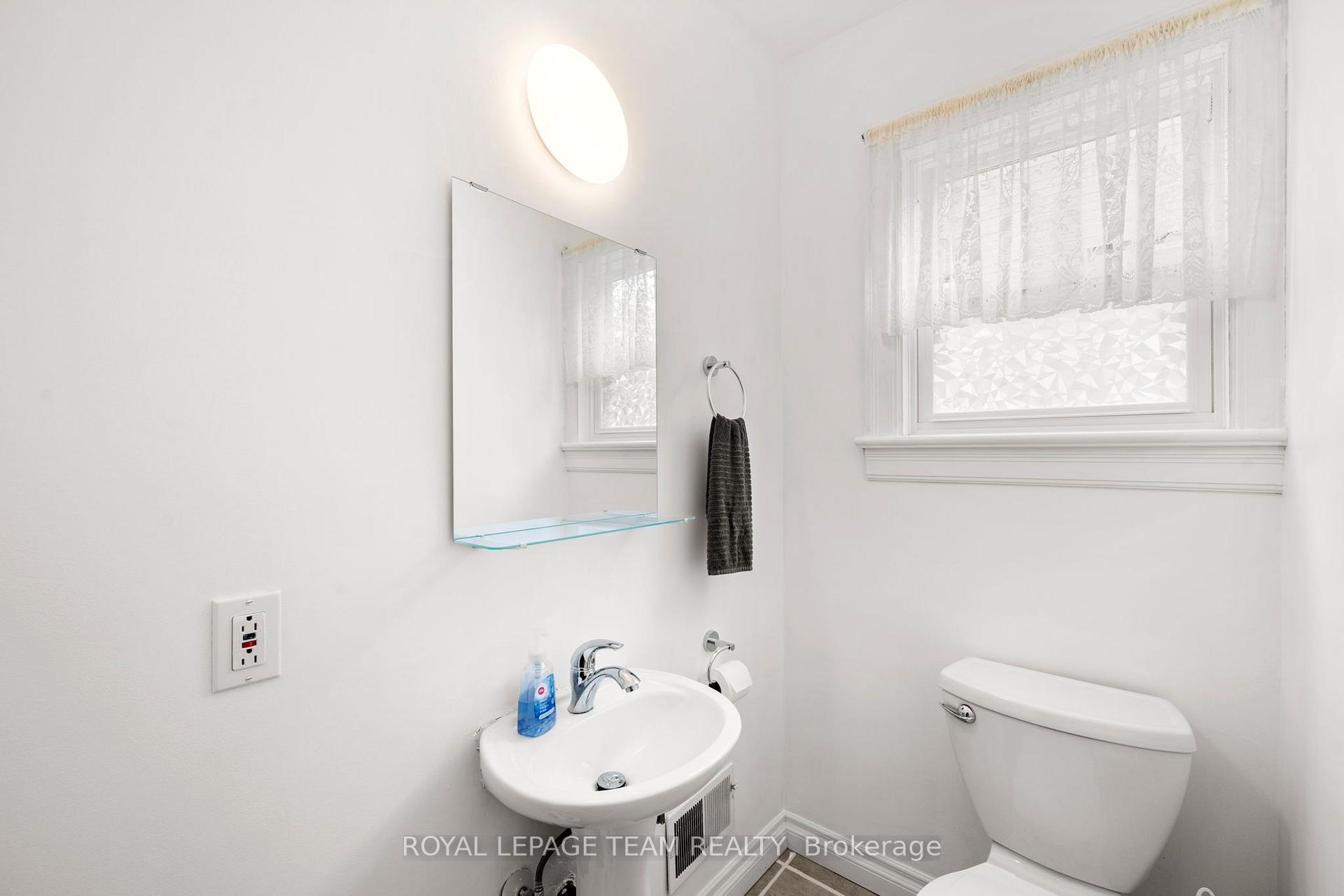 Photo 12 of 1272 Livingstone Avenue, Ottawa, Alta Vista — HOMEH