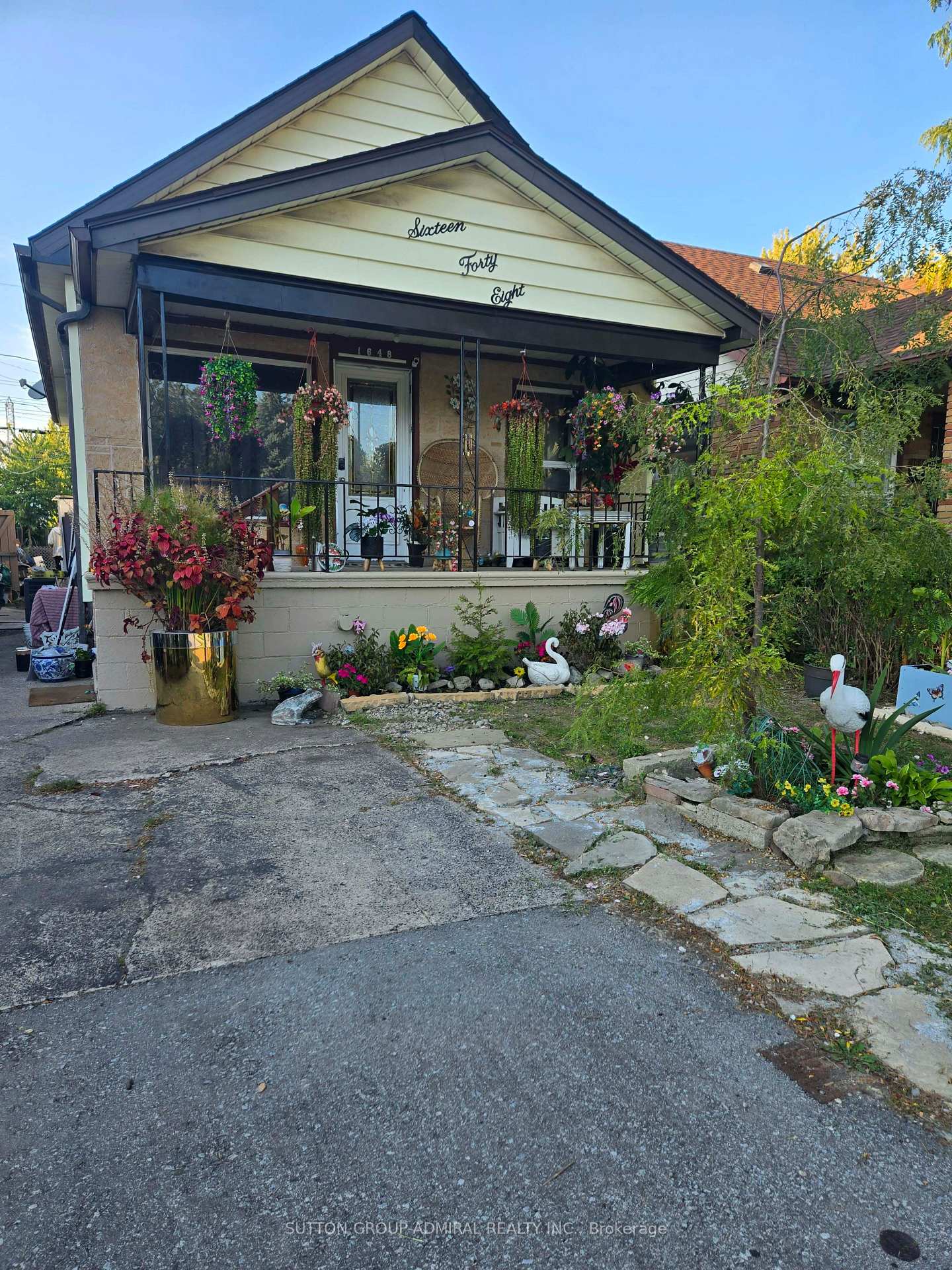 Photo 2 of 1648 Laing Street, Windsor — HOMEH