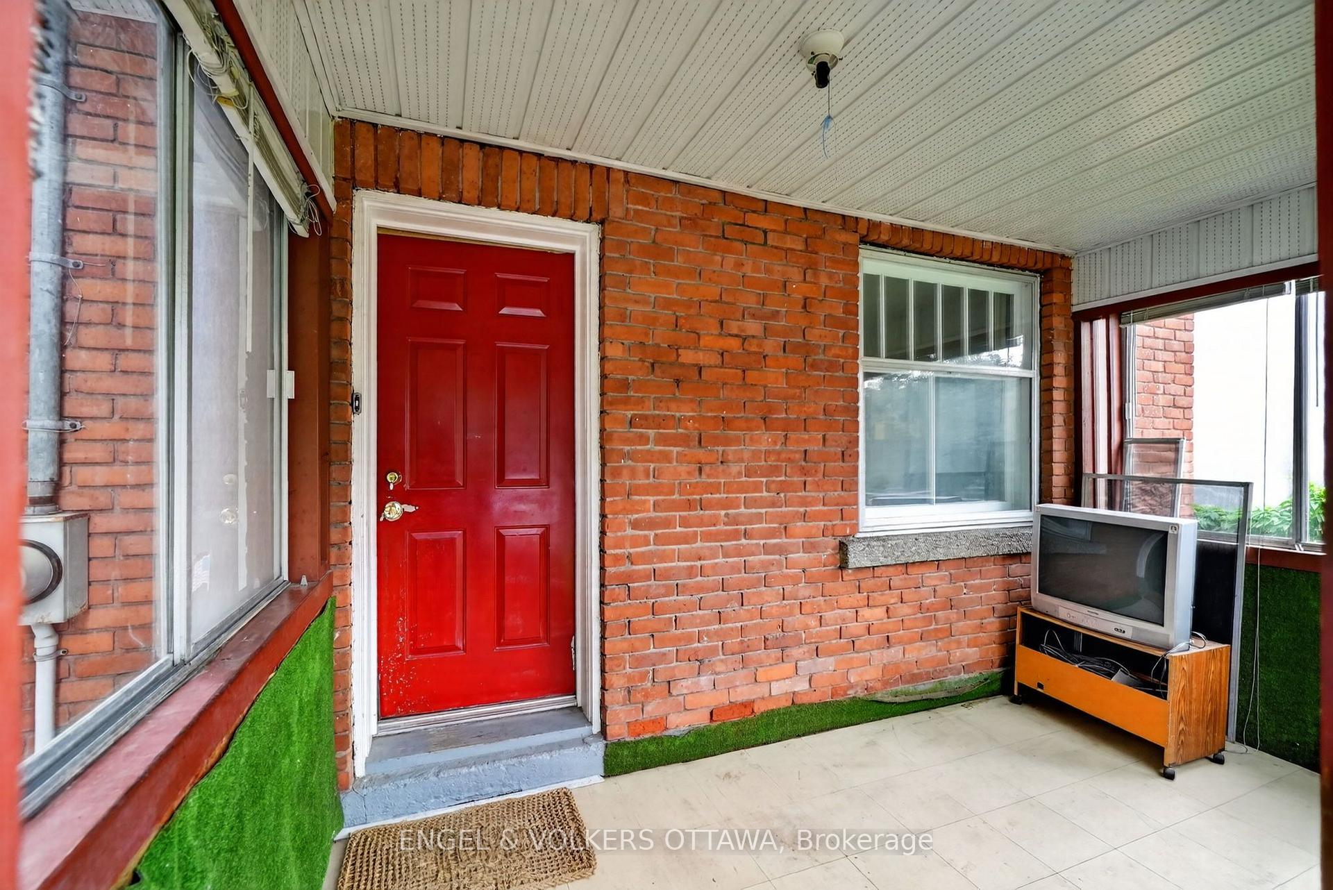 Photo 2 of 9 Geneva Street, Ottawa, Ottawa West — HOMEH