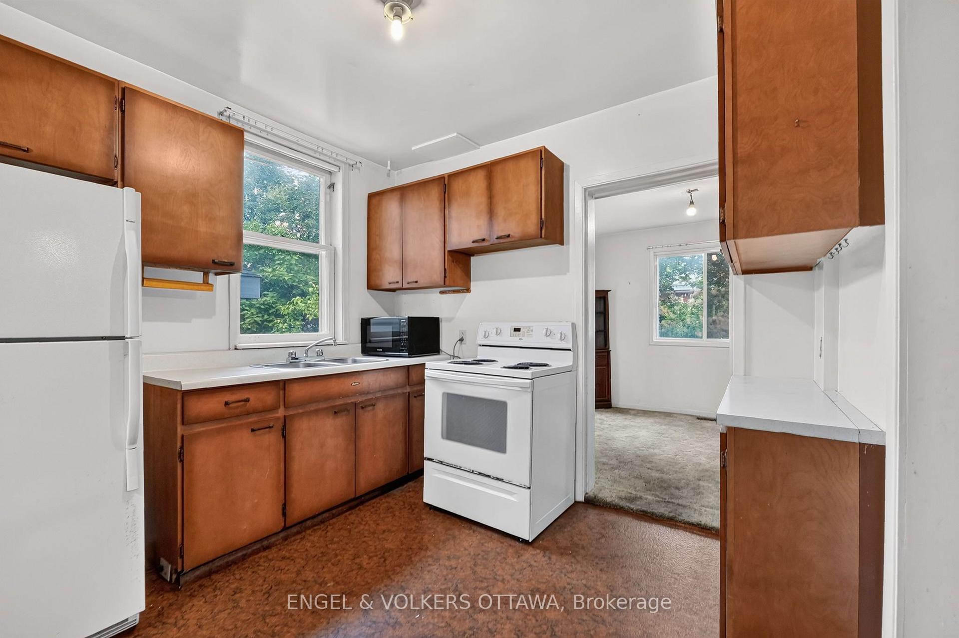 Photo 4 of 9 Geneva Street, Ottawa, Ottawa West — HOMEH