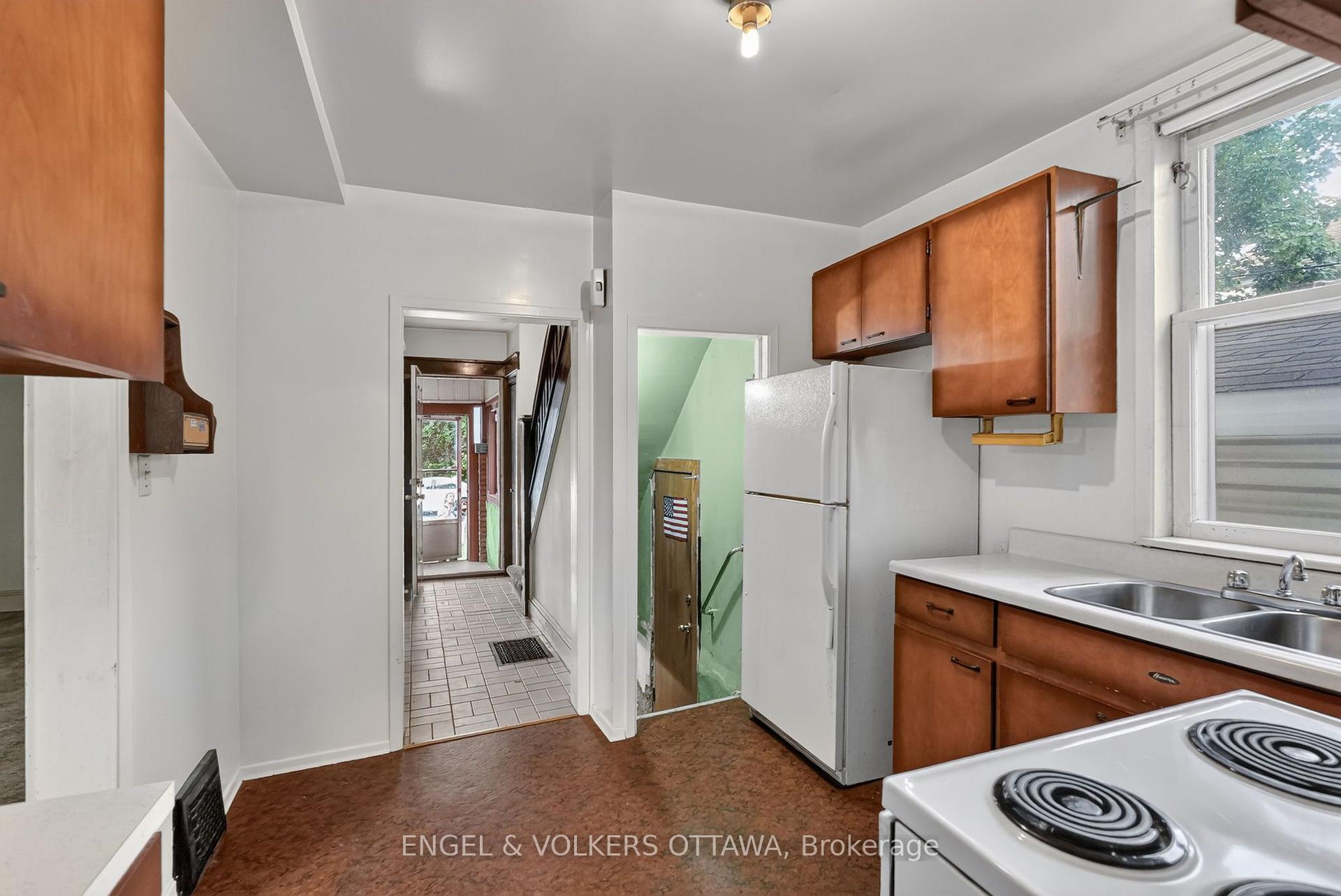 Photo 5 of 9 Geneva Street, Ottawa, Ottawa West — HOMEH