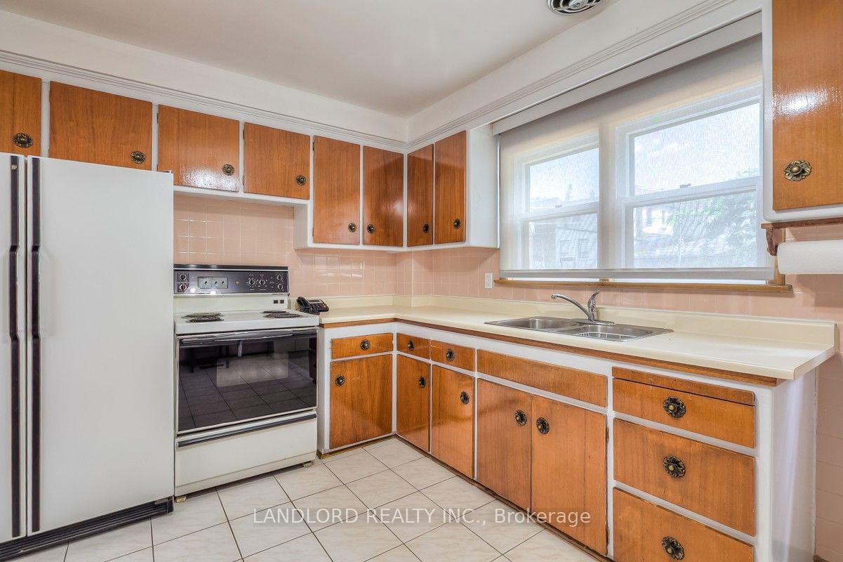 Photo 9 of 85 Greenlaw Avenue, Toronto, Corso Italia-Davenport — HOMEH