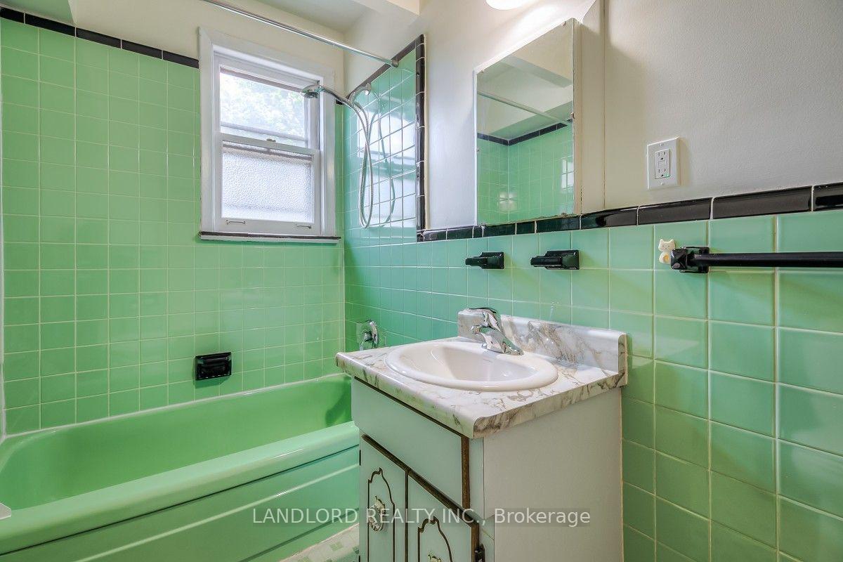 Photo 18 of 85 Greenlaw Avenue, Toronto, Corso Italia-Davenport — HOMEH