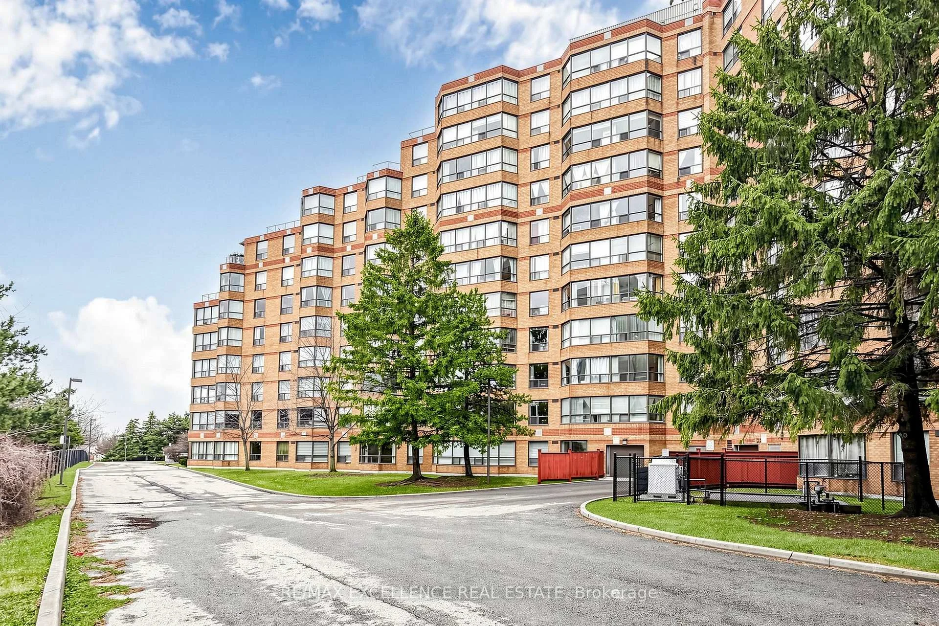 Photo 2 of Unit 524, 6 Humberline Drive, Etobicoke, West Humber-Clairville — HOMEH