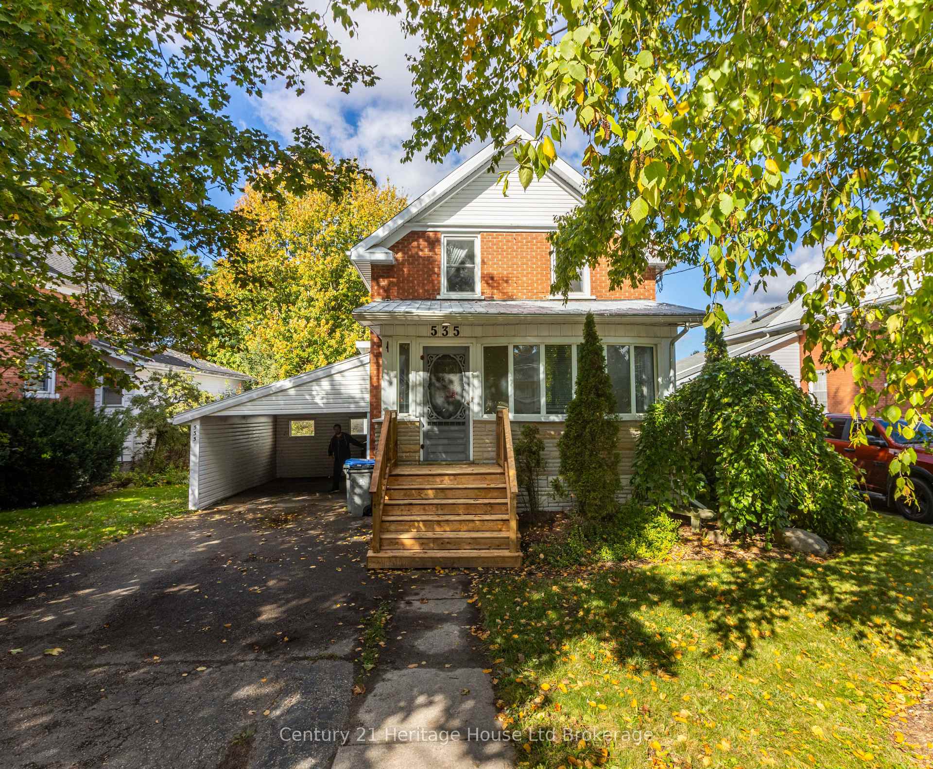 Photo of 535 Richileau Avenue S