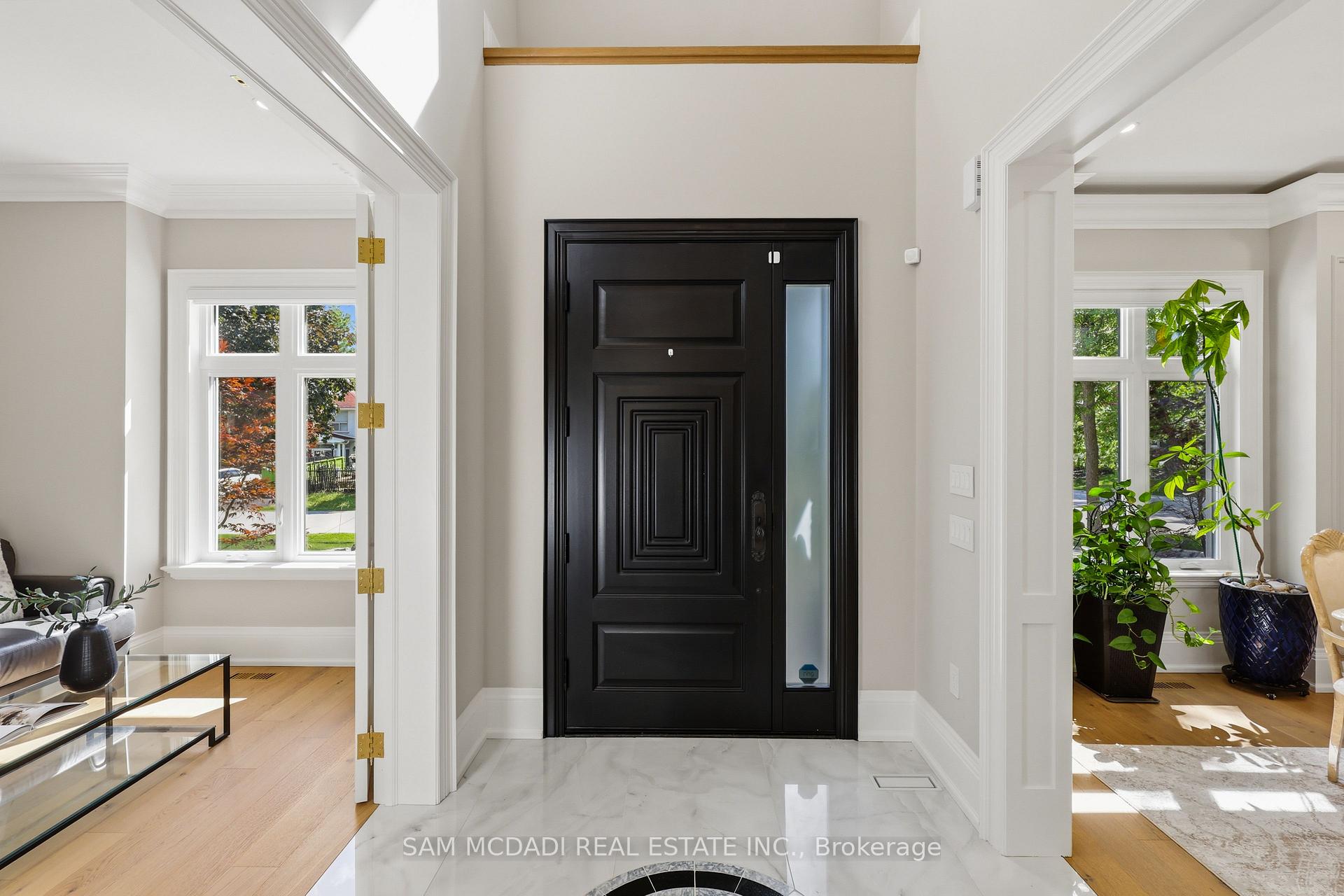 Photo 4 of 403 Willis Drive, Oakville, West — HOMEH