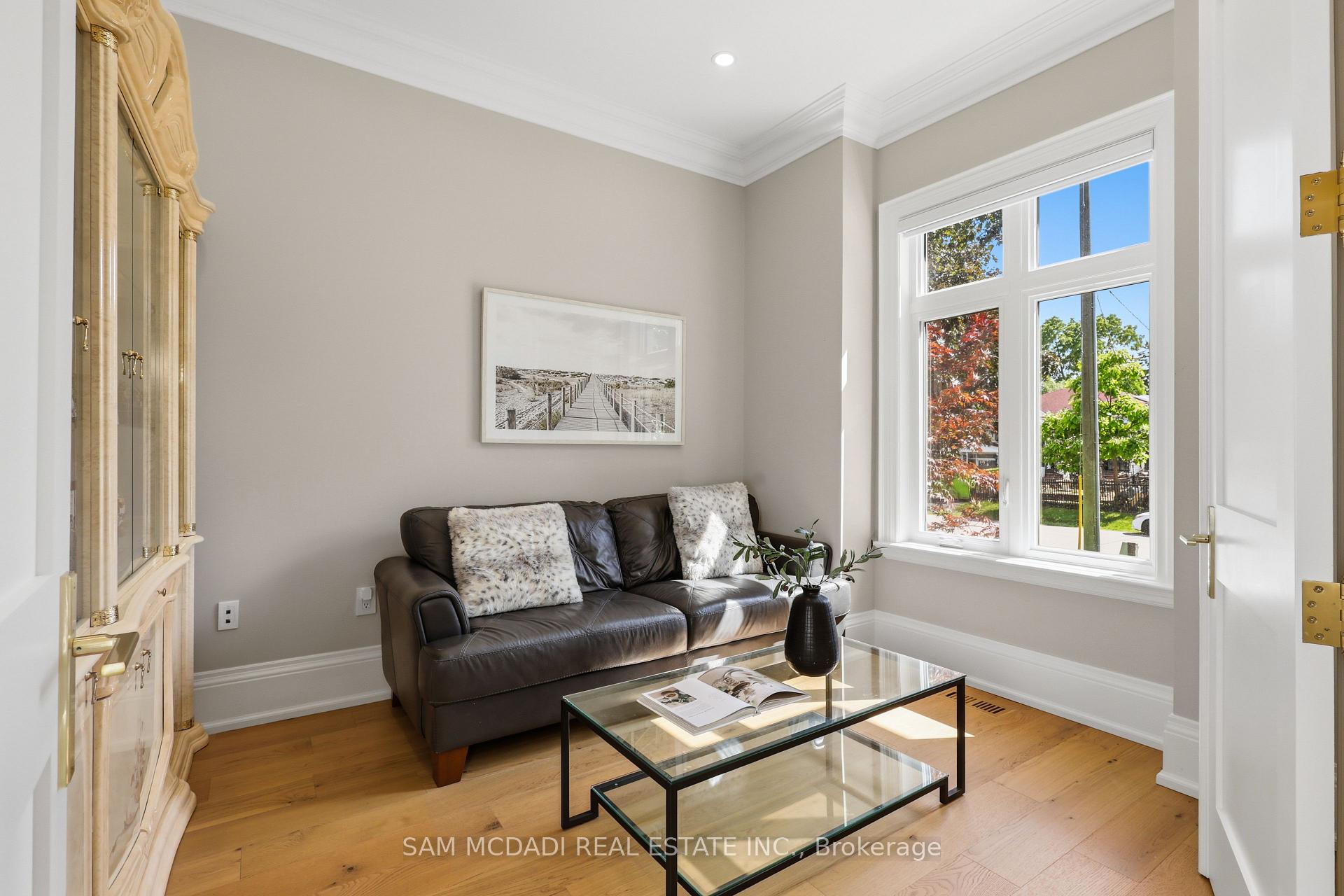 Photo 5 of 403 Willis Drive, Oakville, West — HOMEH
