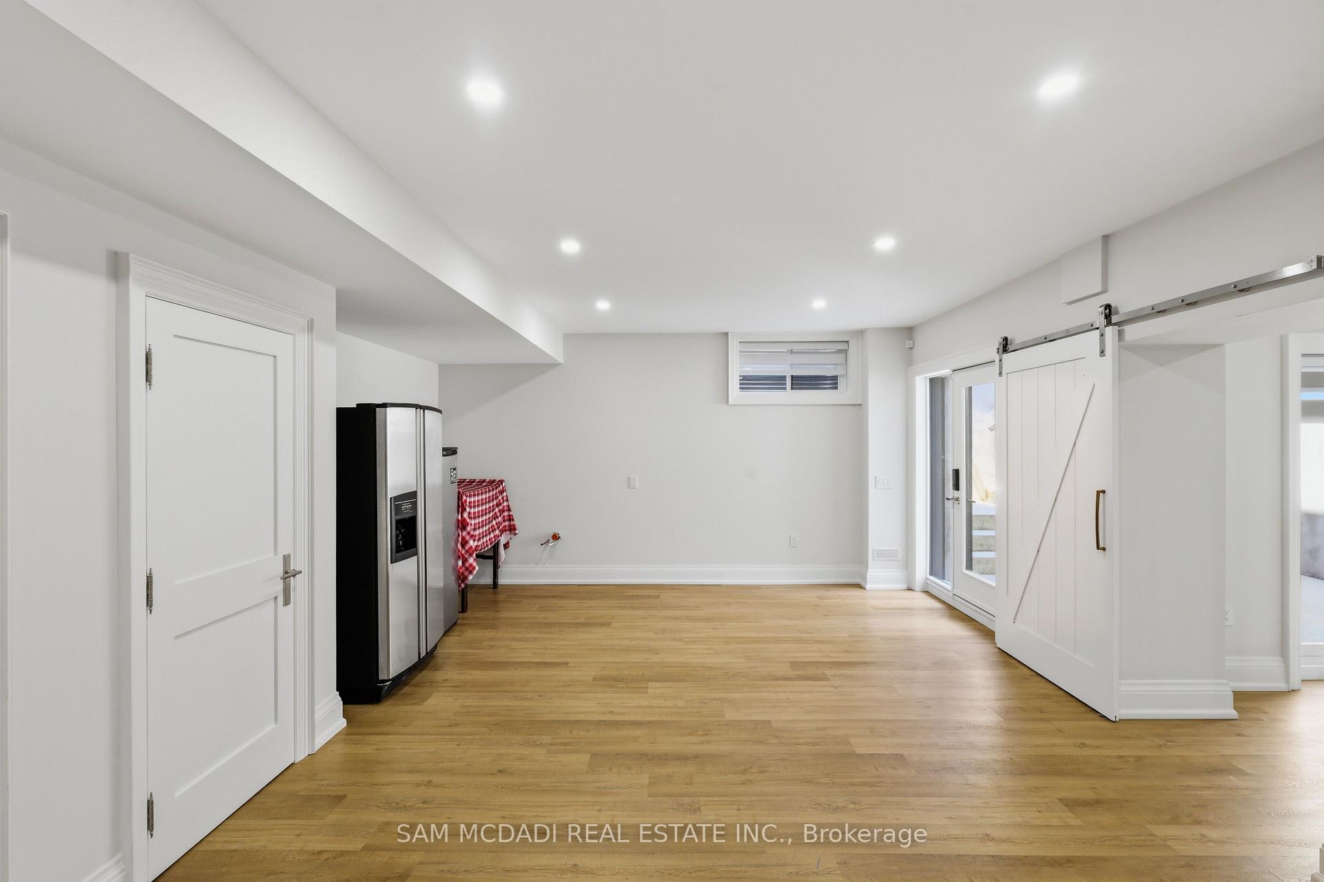 Photo 35 of 403 Willis Drive, Oakville, West — HOMEH