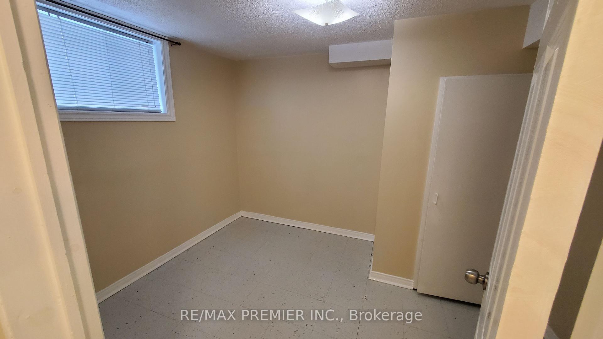Photo 13 of Unit Bsmt, 77 Fox Run, Barrie, Letitia Heights — HOMEH