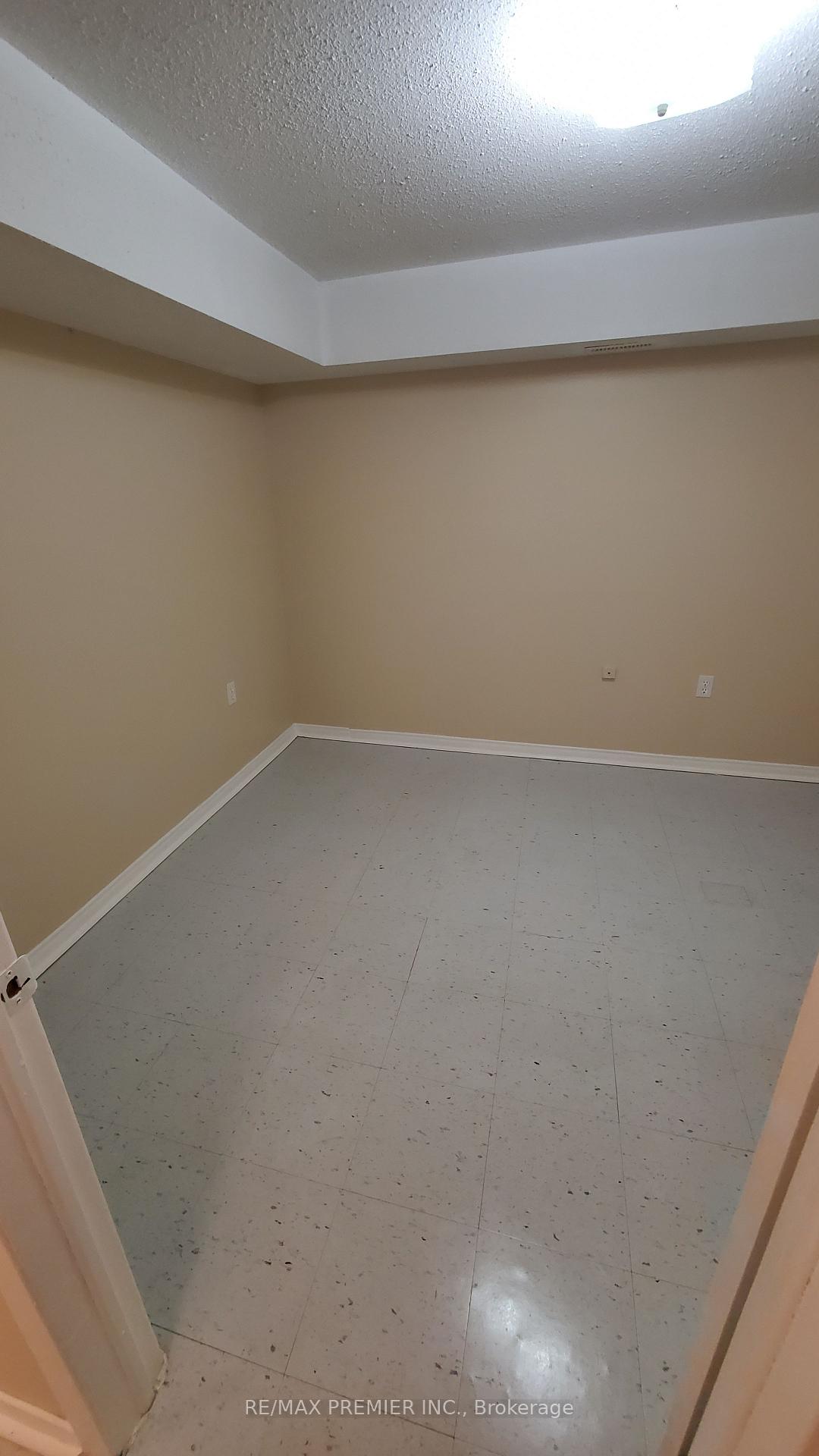 Photo 15 of Unit Bsmt, 77 Fox Run, Barrie, Letitia Heights — HOMEH