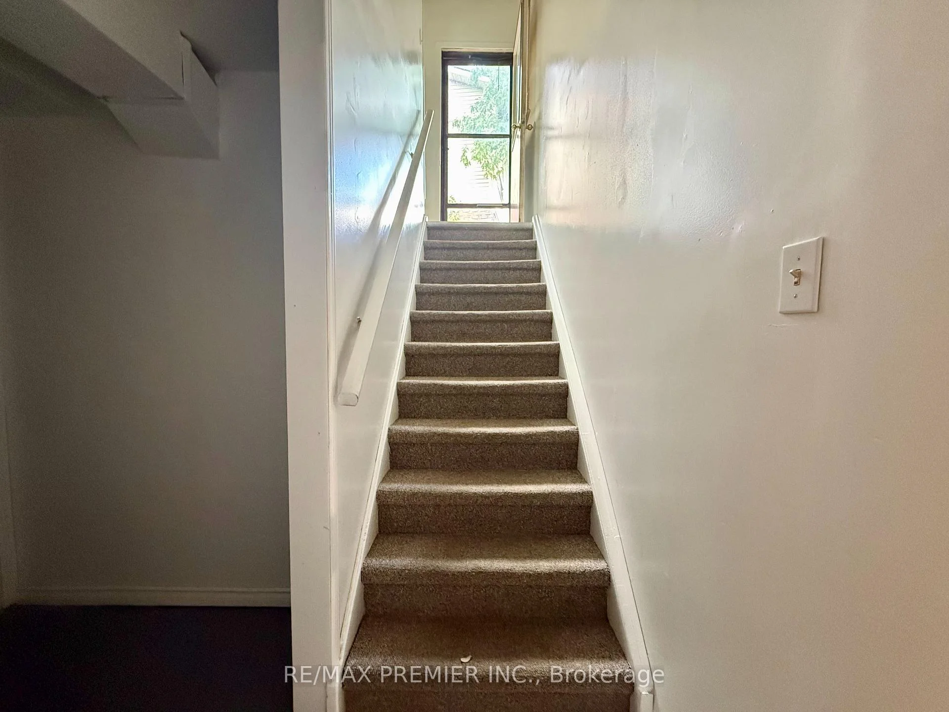 Photo 6 of Unit Bsmt, 77 Fox Run, Barrie, Letitia Heights — HOMEH