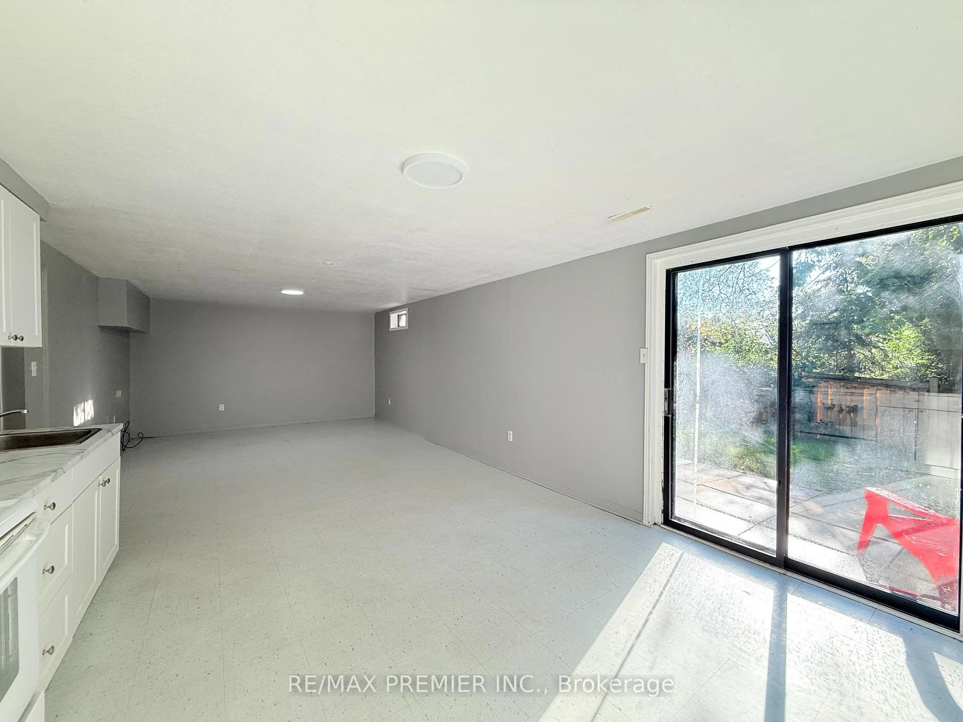 Photo 8 of Unit Bsmt, 77 Fox Run, Barrie, Letitia Heights — HOMEH