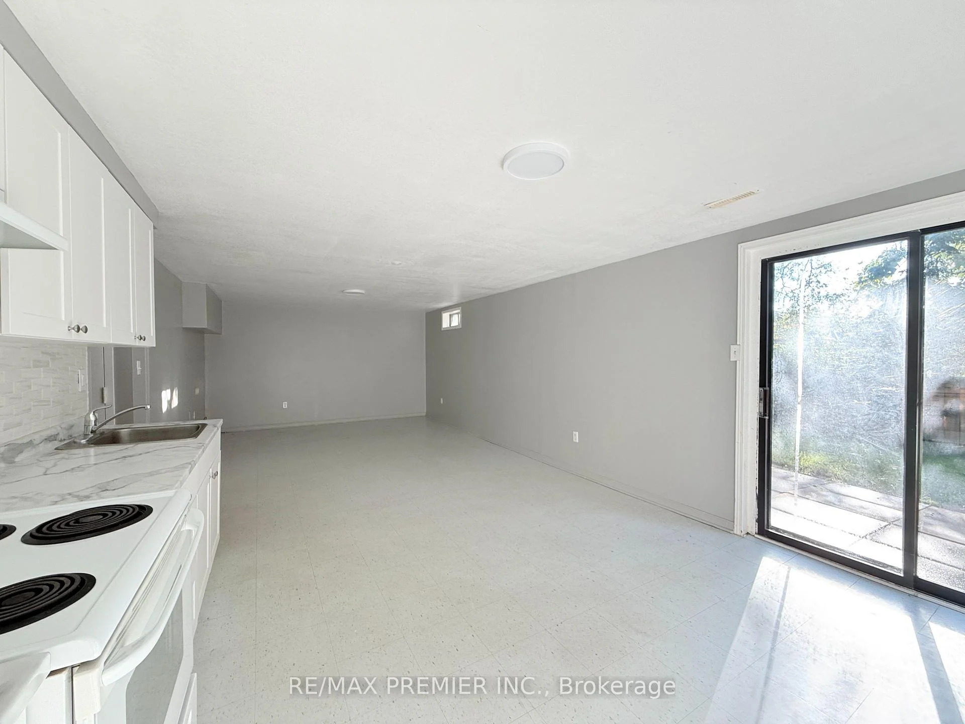 Photo 10 of Unit Bsmt, 77 Fox Run, Barrie, Letitia Heights — HOMEH