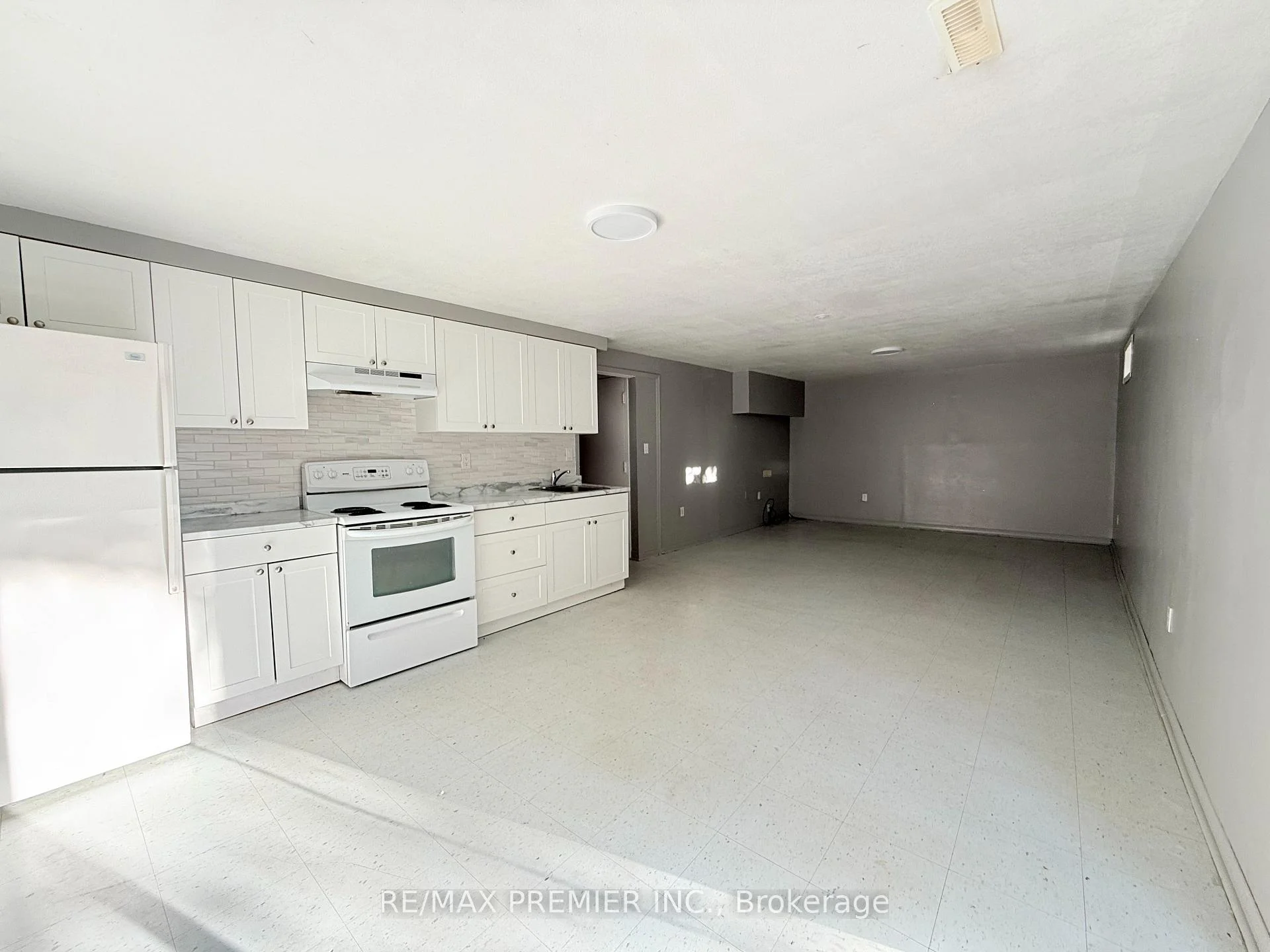 Photo 20 of Unit Bsmt, 77 Fox Run, Barrie, Letitia Heights — HOMEH