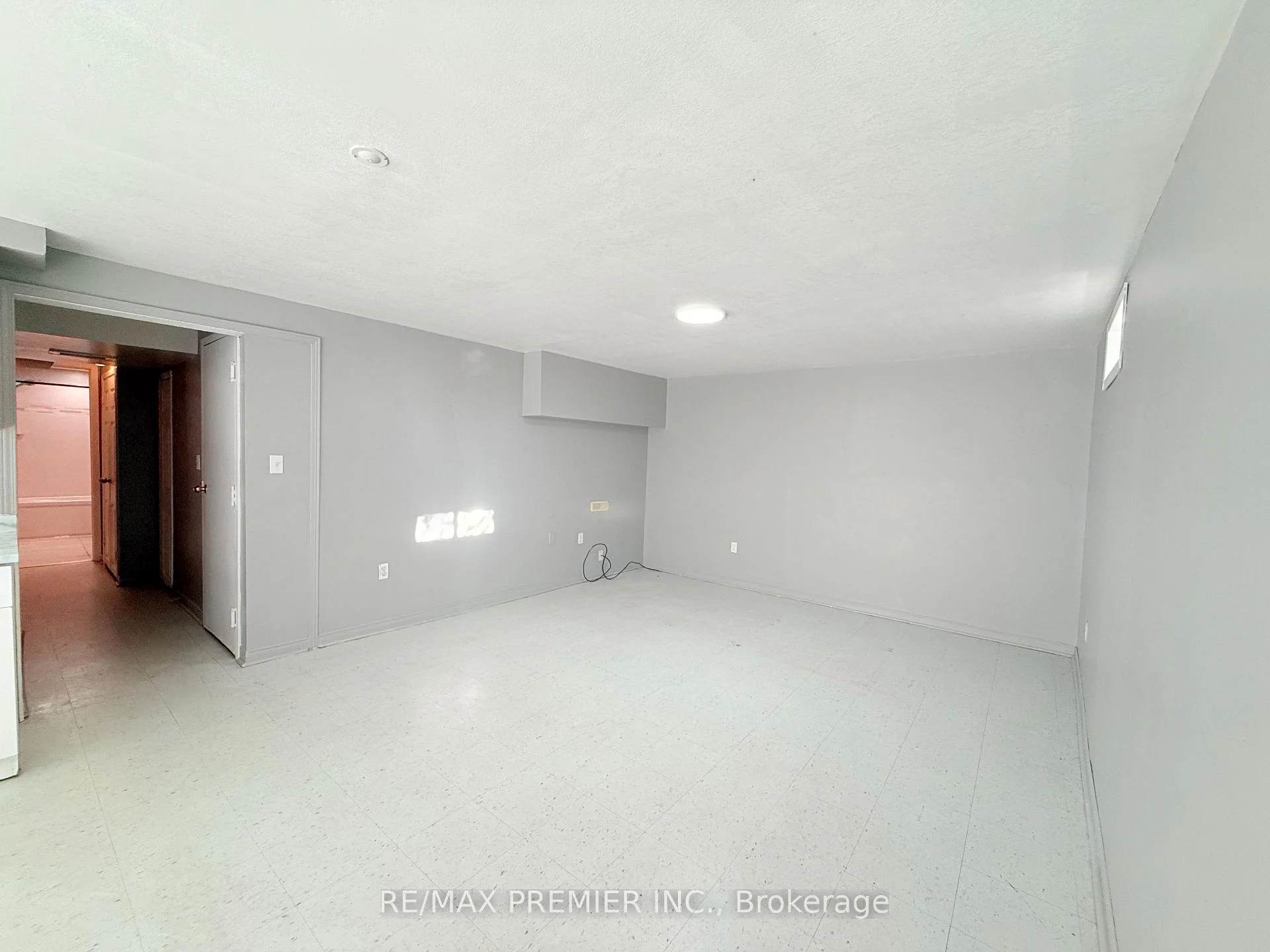 Photo 26 of Unit Bsmt, 77 Fox Run, Barrie, Letitia Heights — HOMEH
