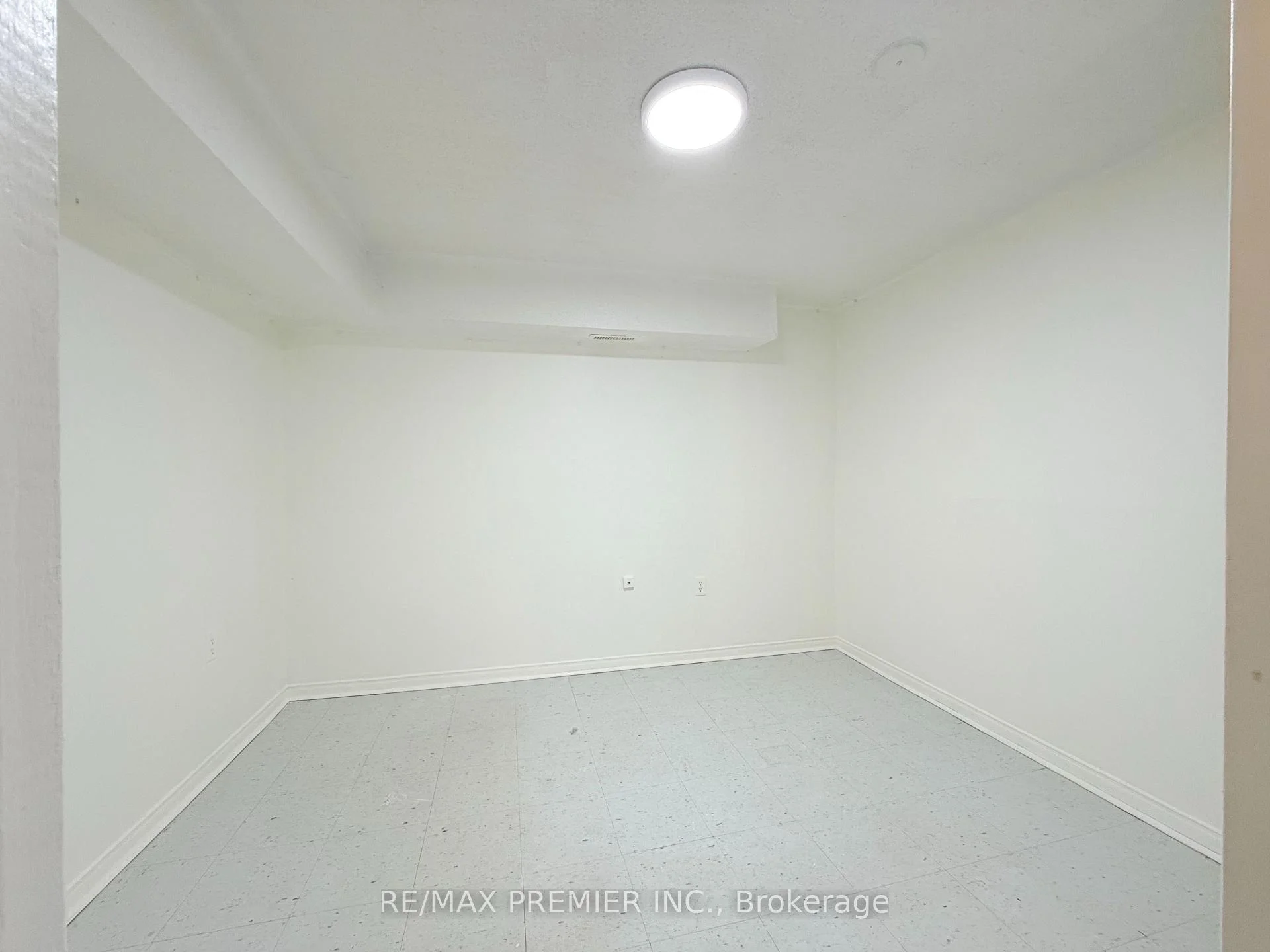 Photo 33 of Unit Bsmt, 77 Fox Run, Barrie, Letitia Heights — HOMEH