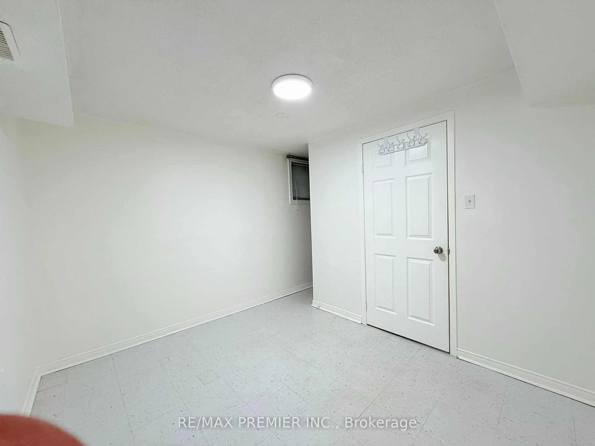 Photo 35 of Unit Bsmt, 77 Fox Run, Barrie, Letitia Heights — HOMEH