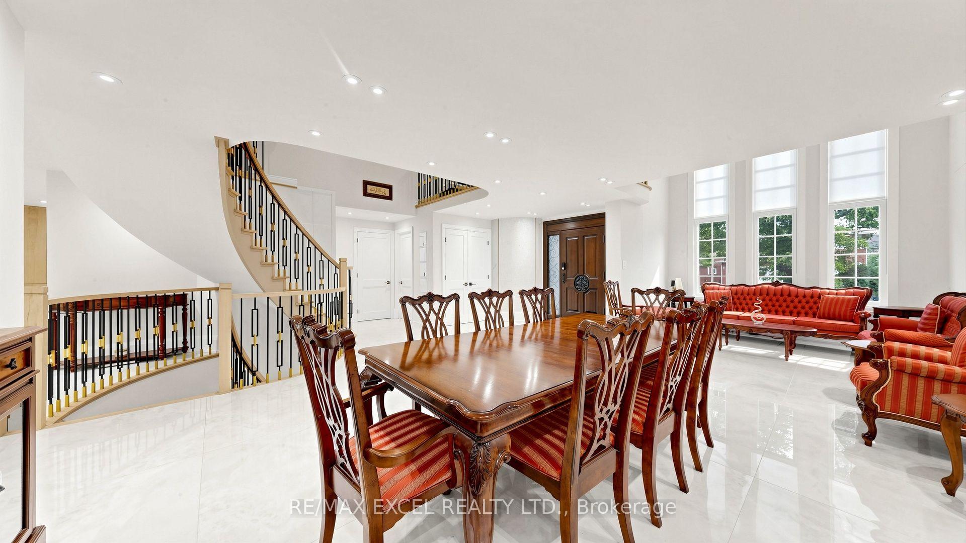 Photo 10 of 2B Trinity Crescent, Richmond Hill, Doncrest — HOMEH