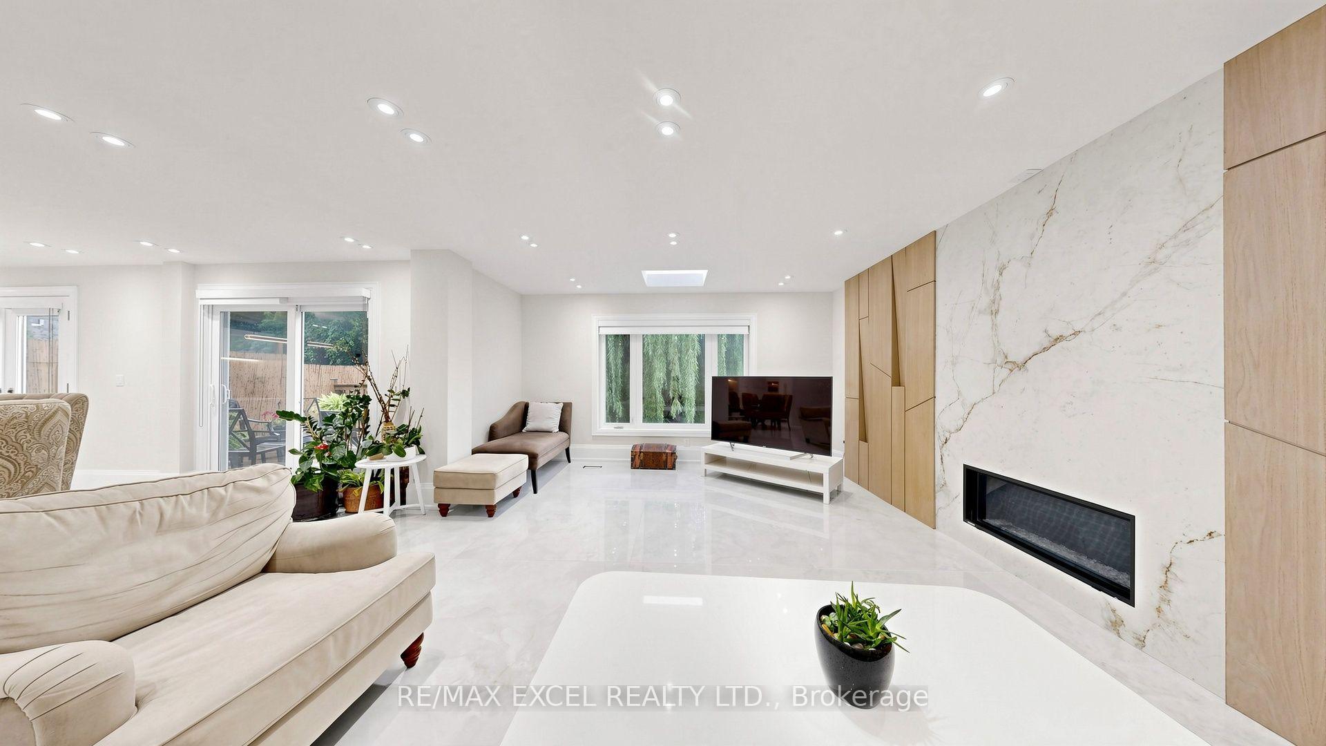 Photo 13 of 2B Trinity Crescent, Richmond Hill, Doncrest — HOMEH