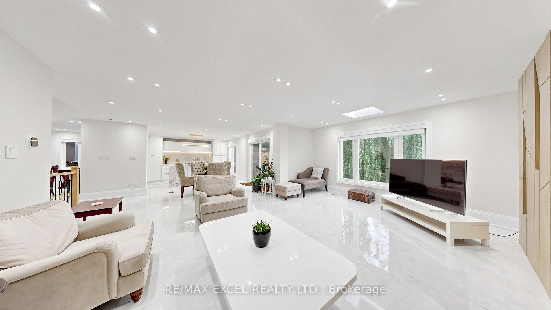 Photo 14 of 2B Trinity Crescent, Richmond Hill, Doncrest — HOMEH