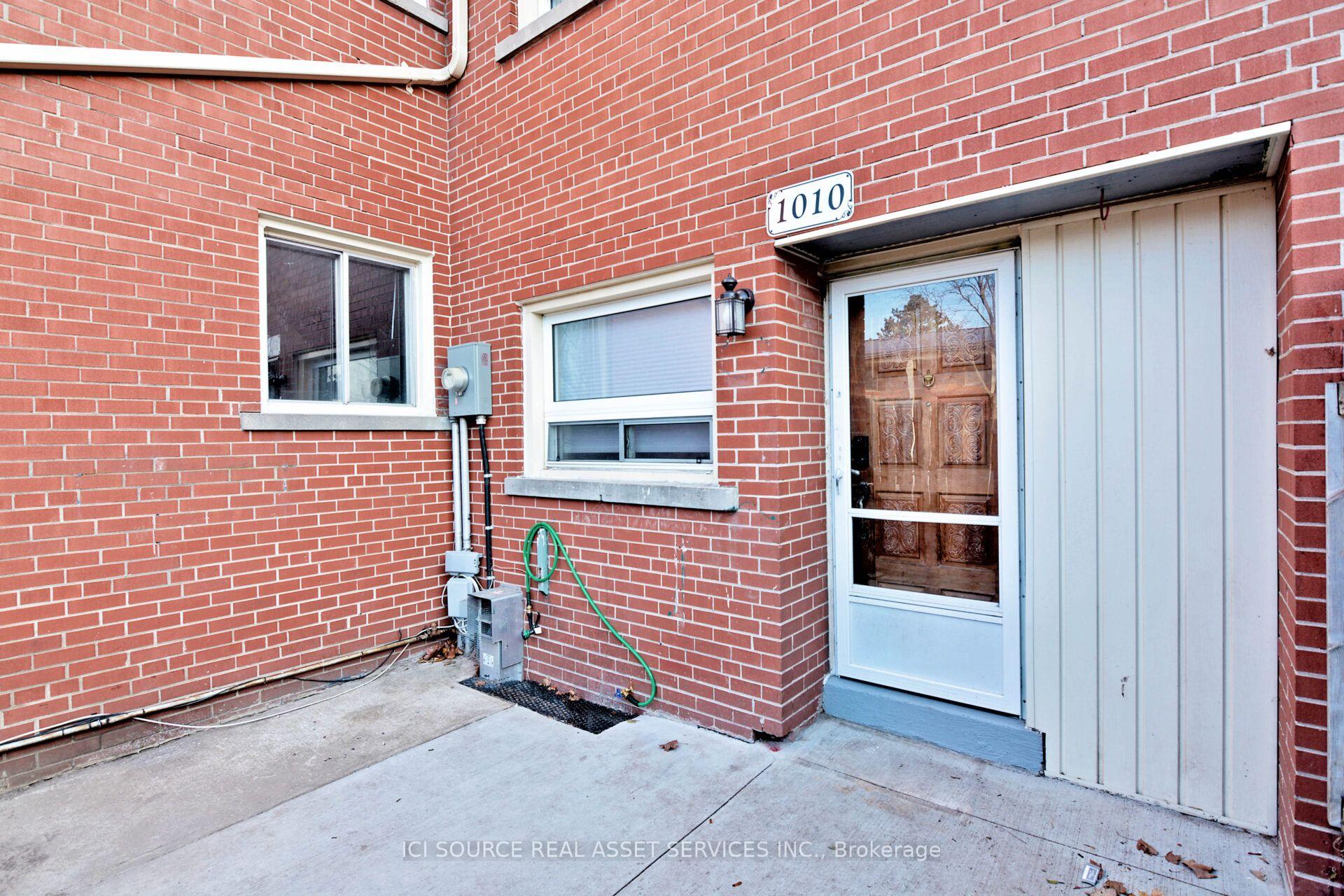 Photo 2 of 1010 Kipps Lane, London, East A — HOMEH