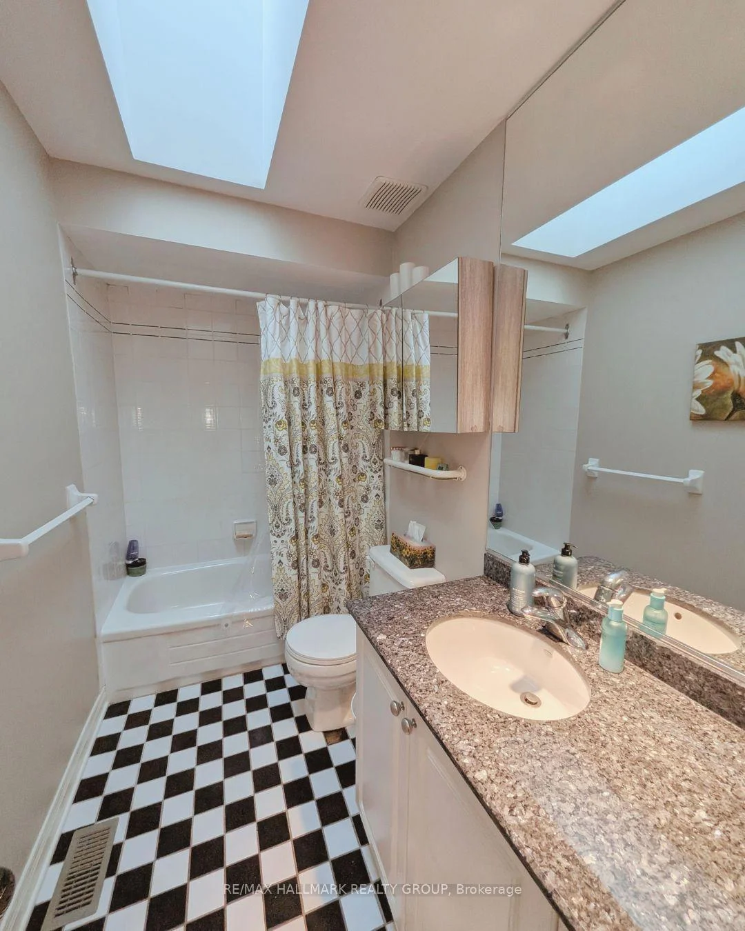 Photo 14 of 144 Springhurst Avenue, Ottawa, Ottawa East — HOMEH