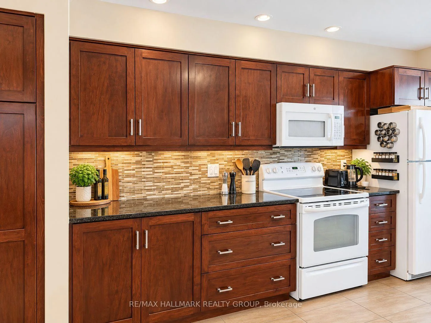 Photo 19 of 144 Springhurst Avenue, Ottawa, Ottawa East — HOMEH