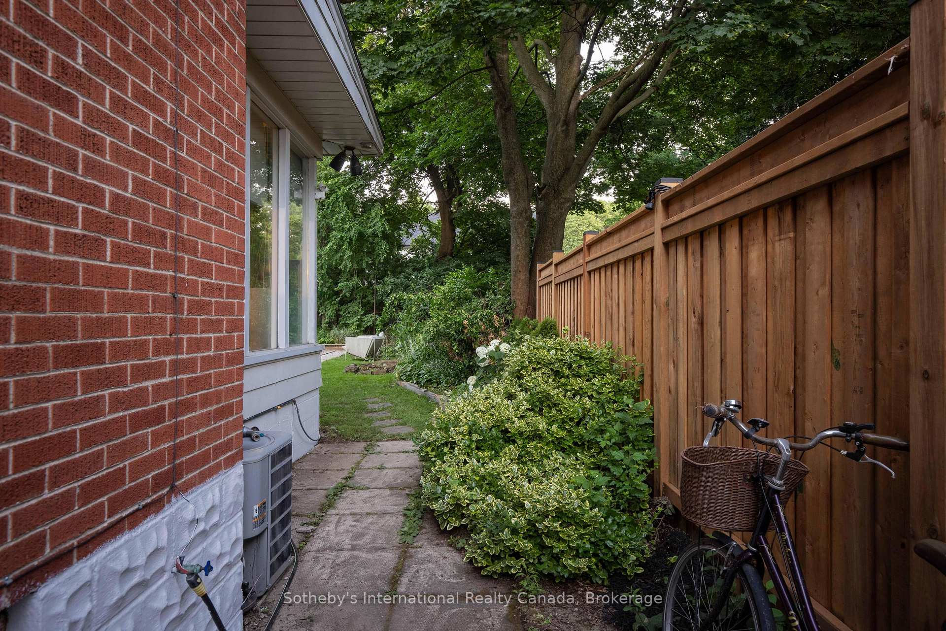 Photo 9 of 27 Arcade Crescent, Hamilton, Southam — HOMEH